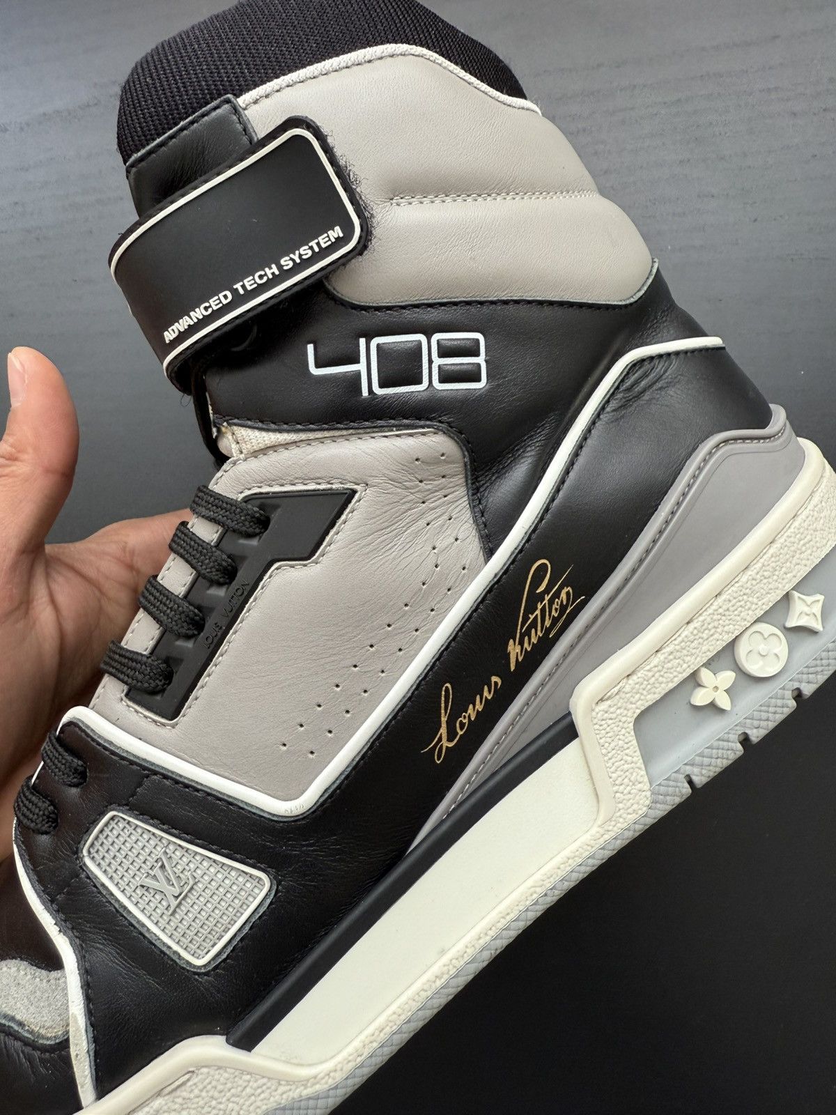 Louis Vuitton Louis Vuitton Trainer Sneaker by Virgil Abloh Size US 7 / EU 40 - 9 Thumbnail