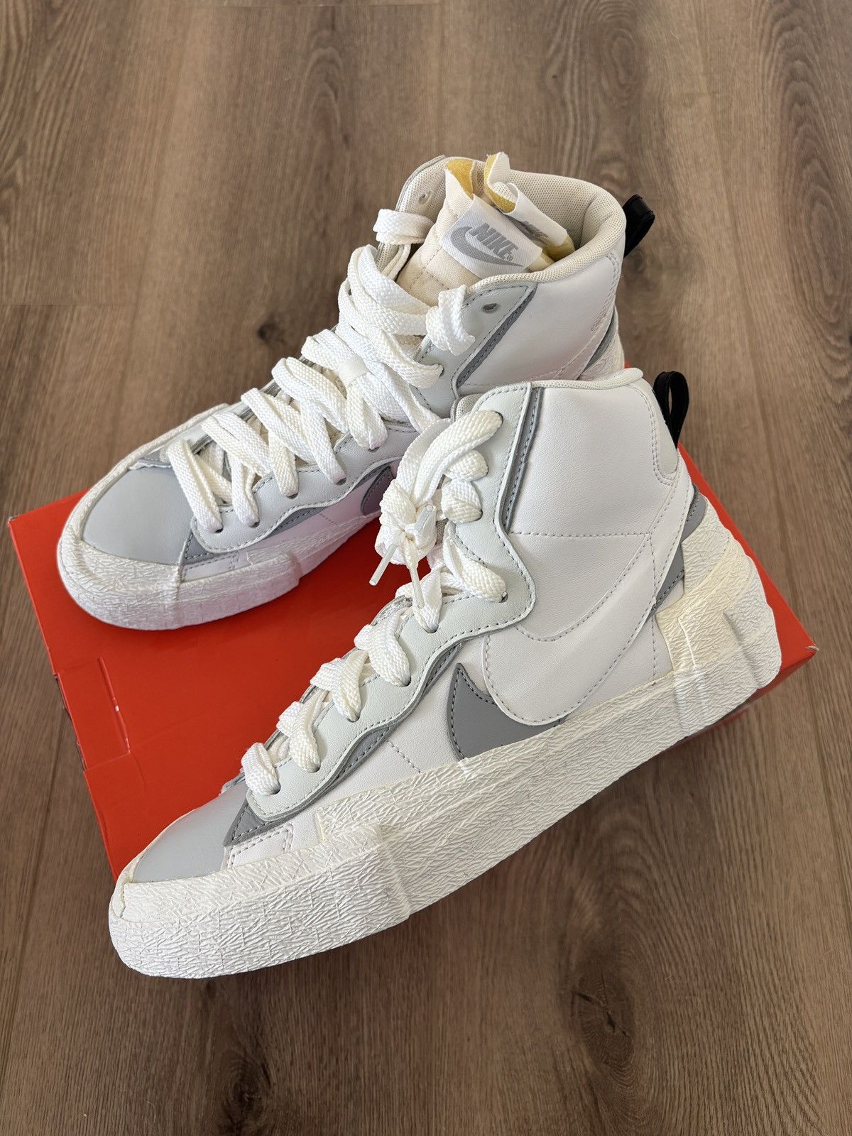 Nike × Sacai Nike Blazer Mid Sacai White Grey 2019 Size US 9 / EU 42 - 2 Thumbnail