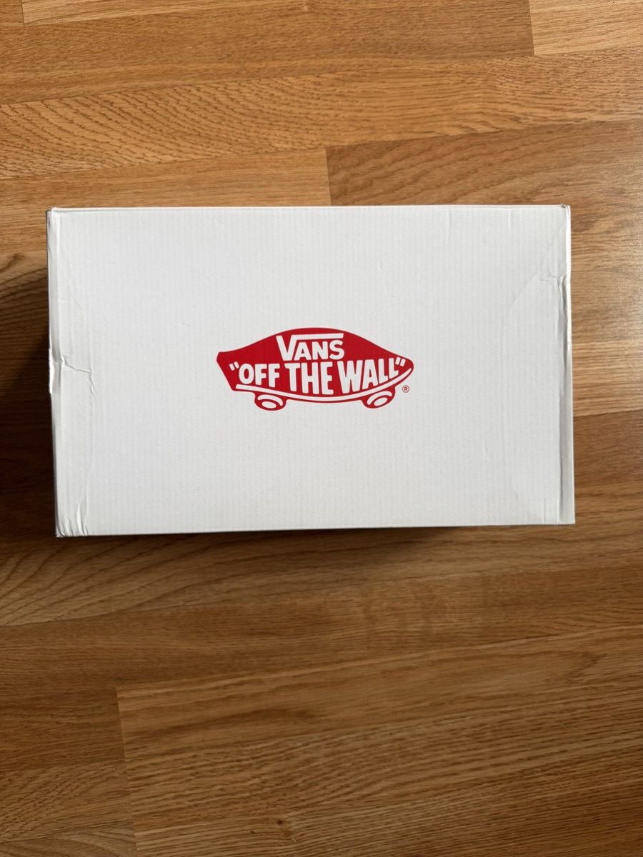 Supreme × Vans Vans x Supreme sk8-hi "Fuck The World" Size US 11 / EU 44 - 7 Thumbnail