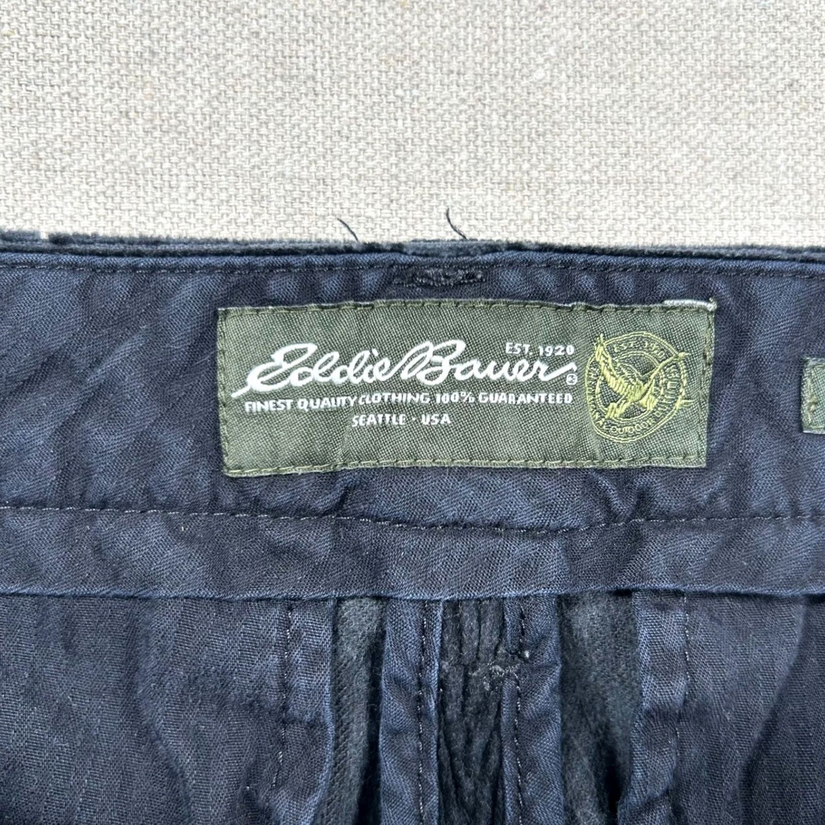 Eddie Bauer VINTAGE Eddie Bauer Corduroy Pants Mens 36 Relaxed Pleated Black Cotton Straight 31 In Inseam Preppy Jeans? Size US 36 / EU 52 - 4 Thumbnail