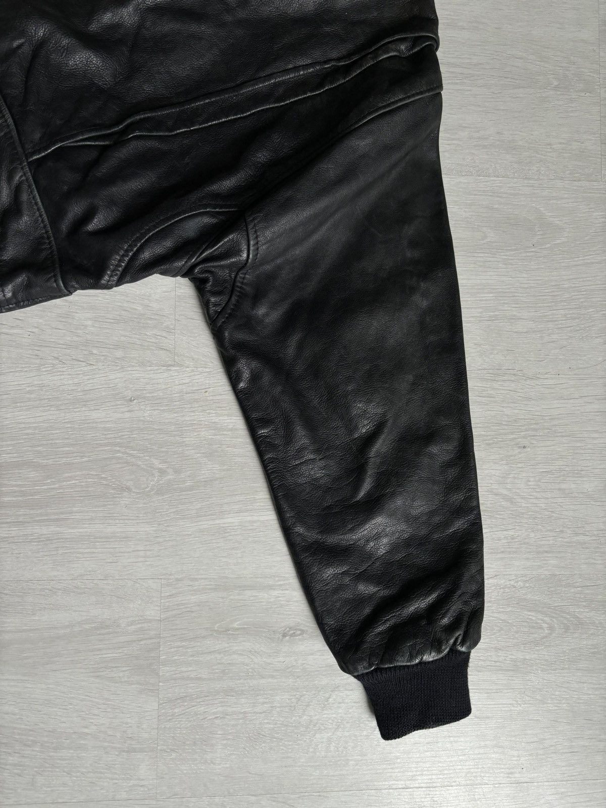 Vintage A-2 vintage Leather aviation bomber jacket 1970s Size US L / EU 52-54 / 3 - 7 Thumbnail