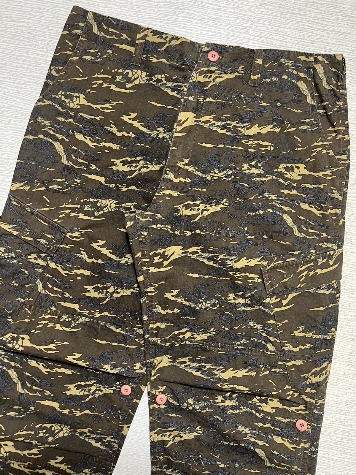 Futura Futura Laboratories - AOP Tiger Camouflage Cargo Pants Size US 34 / EU 50 - 3 Thumbnail