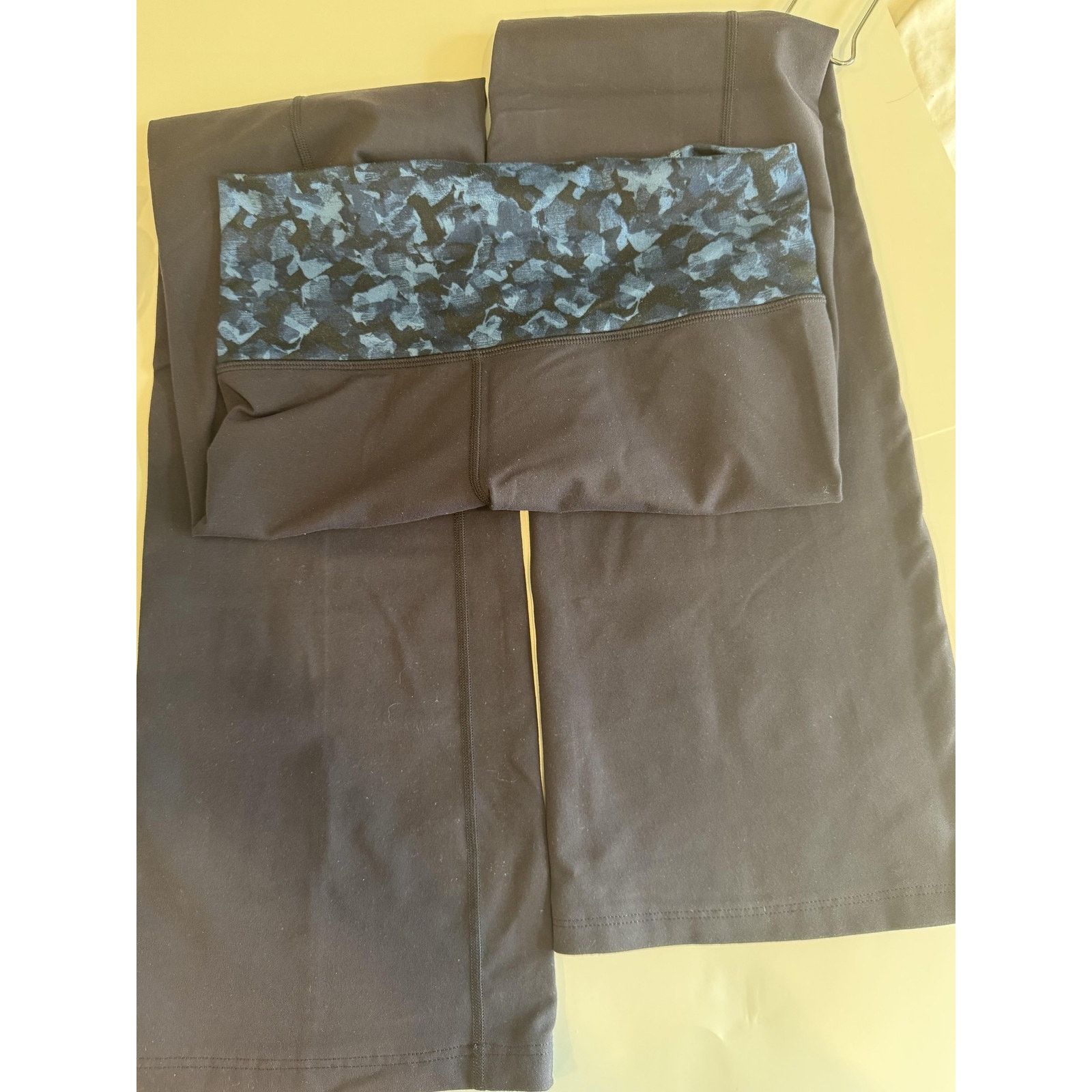 Lululemon Lululemon Womens 6 Tall Blue Groove Flare Yoga Pants Size 27" / US 4 / IT 40 - 4 Thumbnail