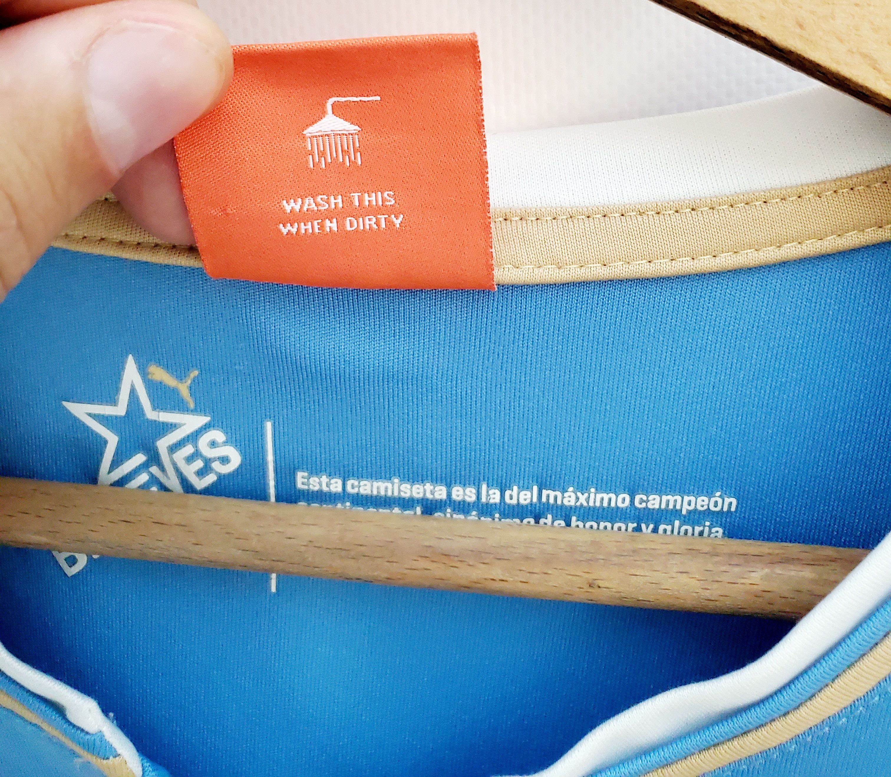 Puma URUGUAY 2014/2015 HOME Puma soccer jersey size L Size US L / EU 52-54 / 3 - 4 Thumbnail