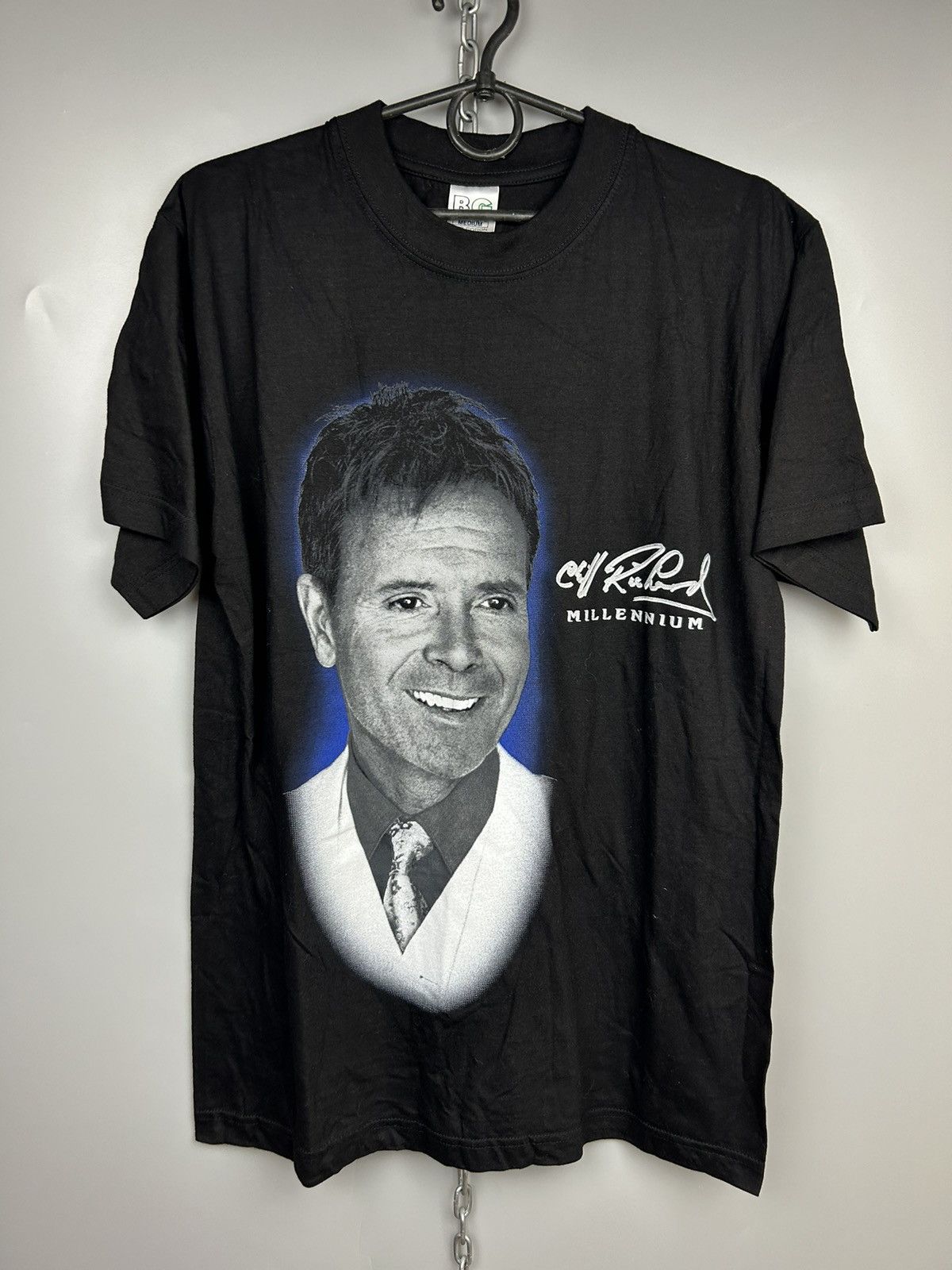 Band Tees Vintage Cliff Richard Millennium Band Tee Music Size US M / EU 48-50 / 2 - 1 Thumbnail