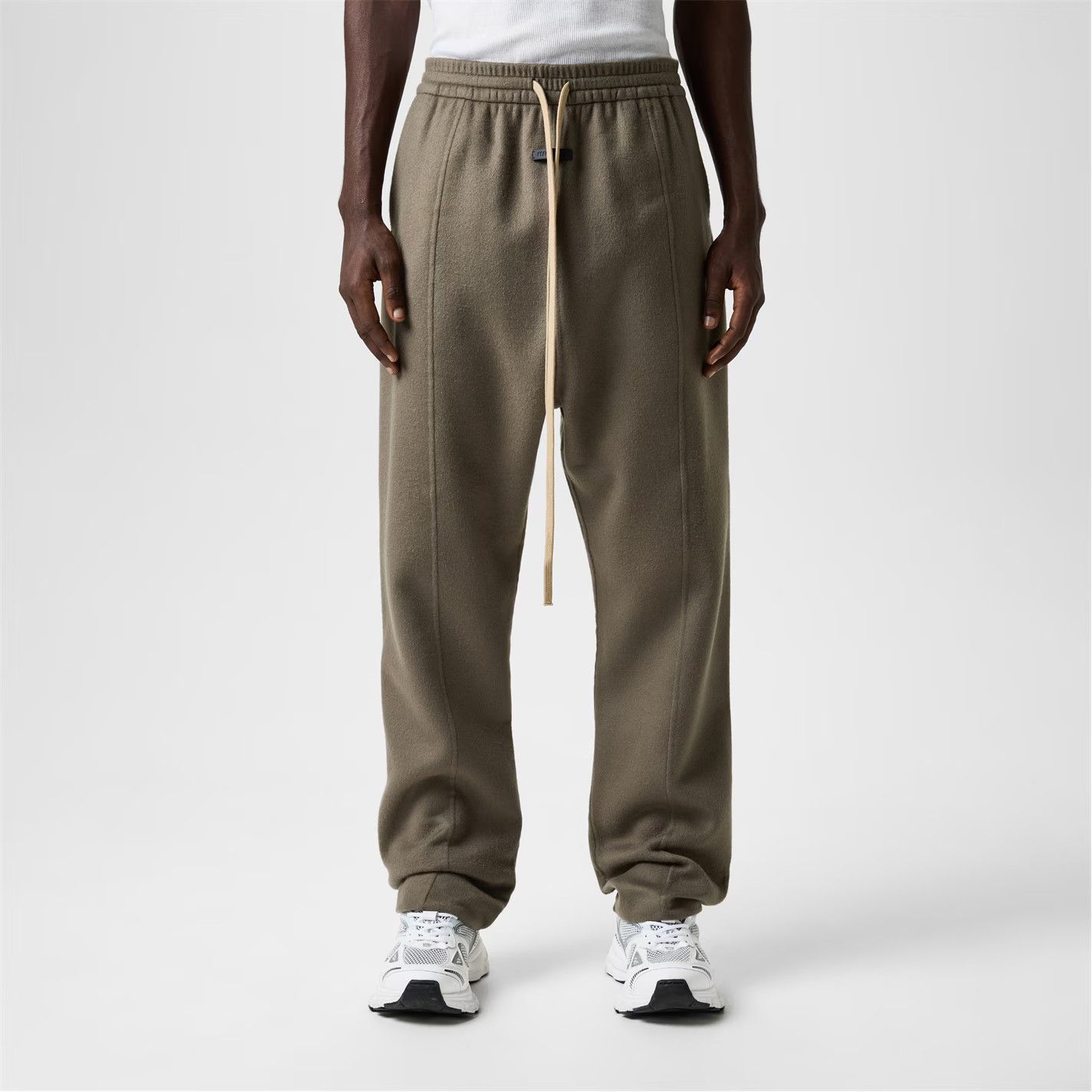 Fear of God o1g2r1mq0426 Forum Sweatpants & Joggers in Dark Olive Size US 36 / EU 52 - 1 Thumbnail