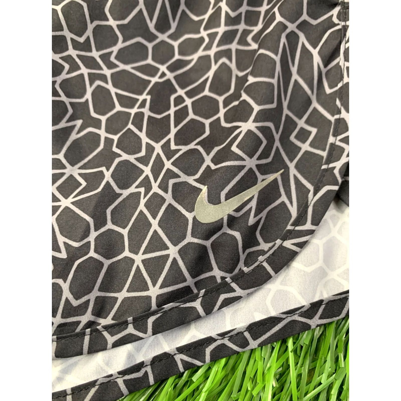 Nike Nike Dri-Fit Running Training Shorts Women L Black Gray Size 36" / US 14 / IT 50 - 2 Thumbnail