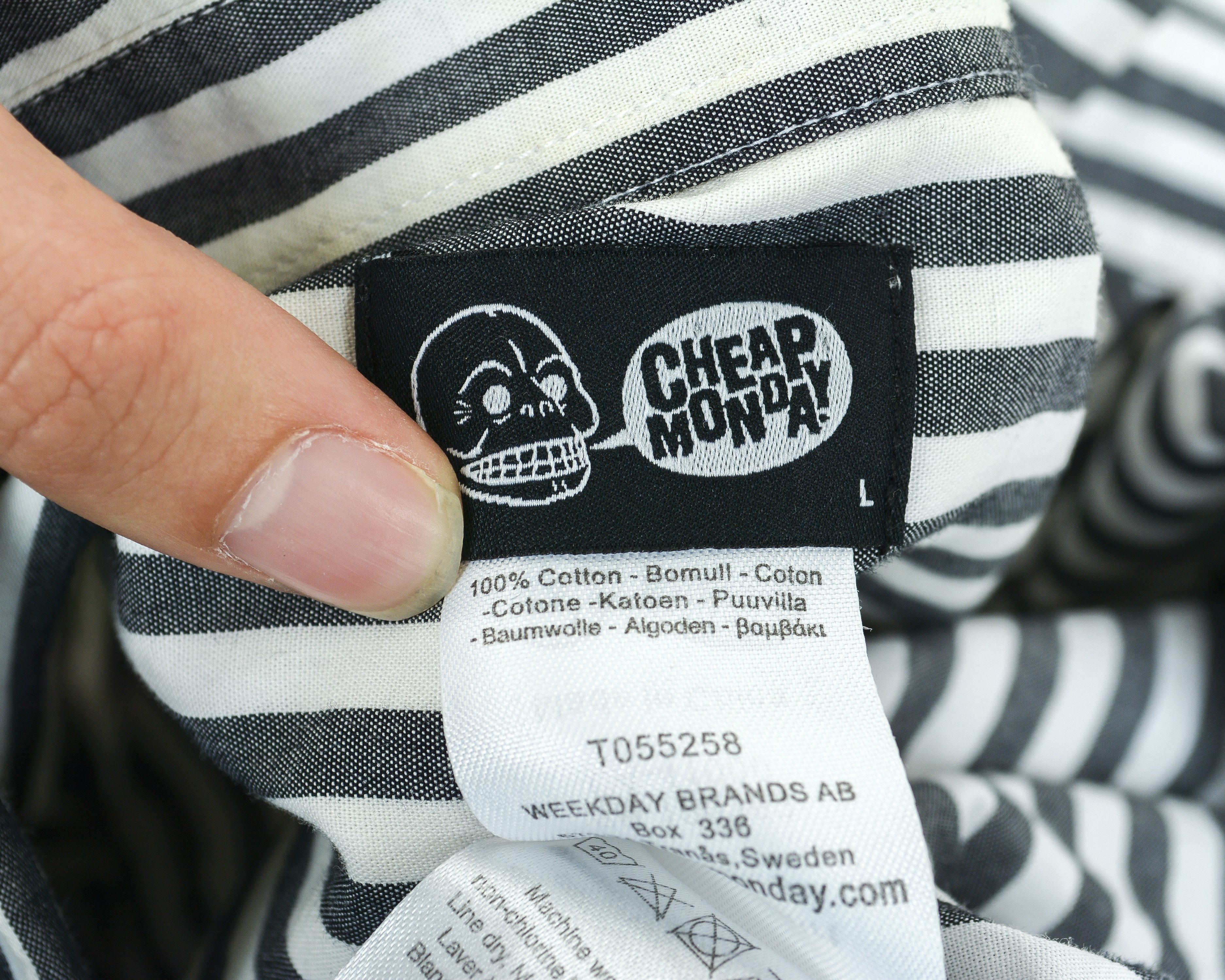 Cheap Monday Neo b-d Men Casual Shirt Pinstriped Striped Button Up Cotton Size US L / EU 52-54 / 3 - 5 Thumbnail