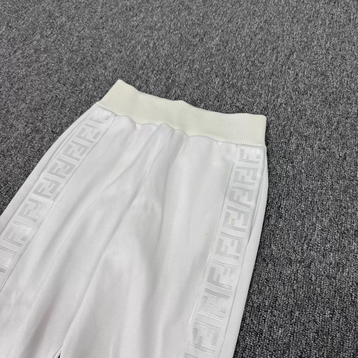 Fendi Fendi White Double F Logo Sweatpants Size 36 Size 25" / US 0 / IT 36 - 4 Thumbnail
