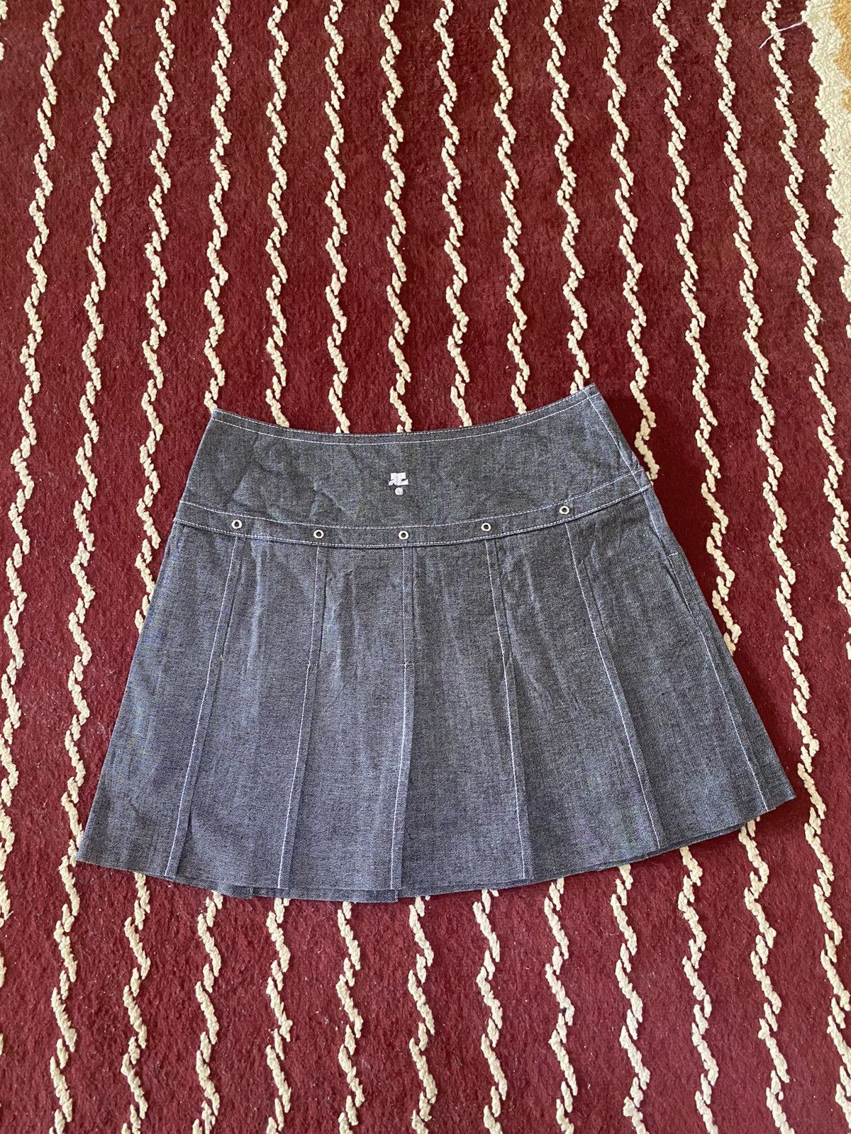 Courreges COURREGES PLEATED STYLE SKIRT Size 27" / US 4 / IT 40 - 1 Thumbnail