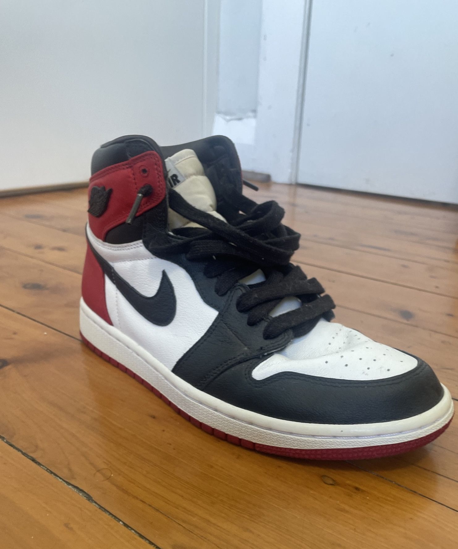 Jordan Brand × Nike Nike Air Jordan 1 Retro High Satin Black Toe Size US 9 / IT 39 - 2 Thumbnail