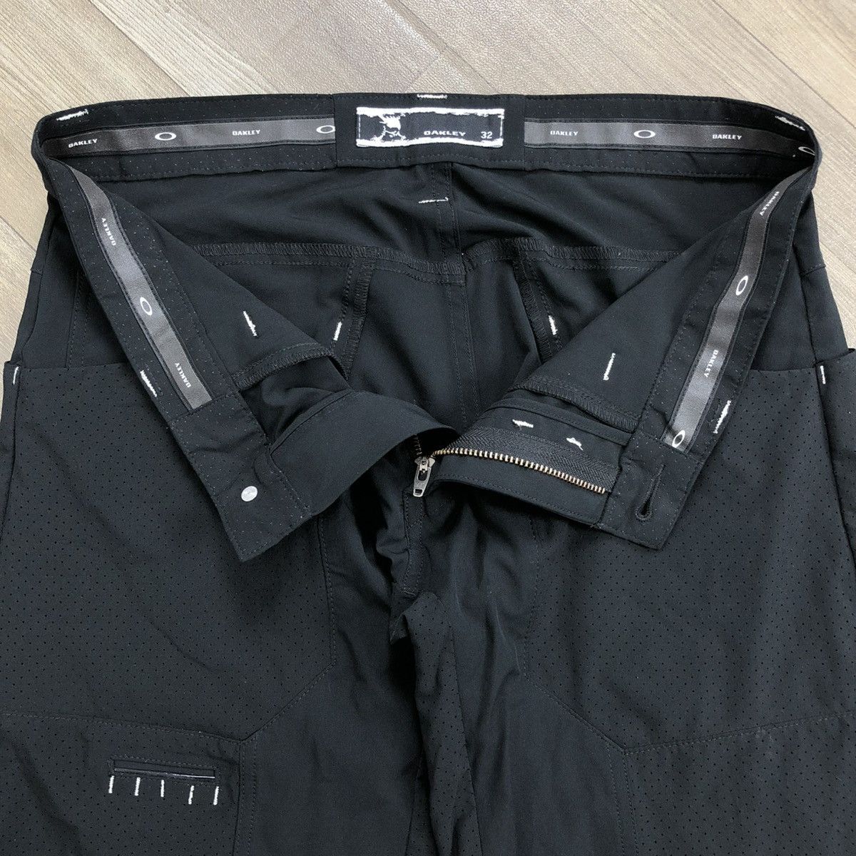 Oakley 2000s Oakley Golf Skull Cool Stretch Multipocket Shorts Size US 32 / EU 48 - 5 Thumbnail