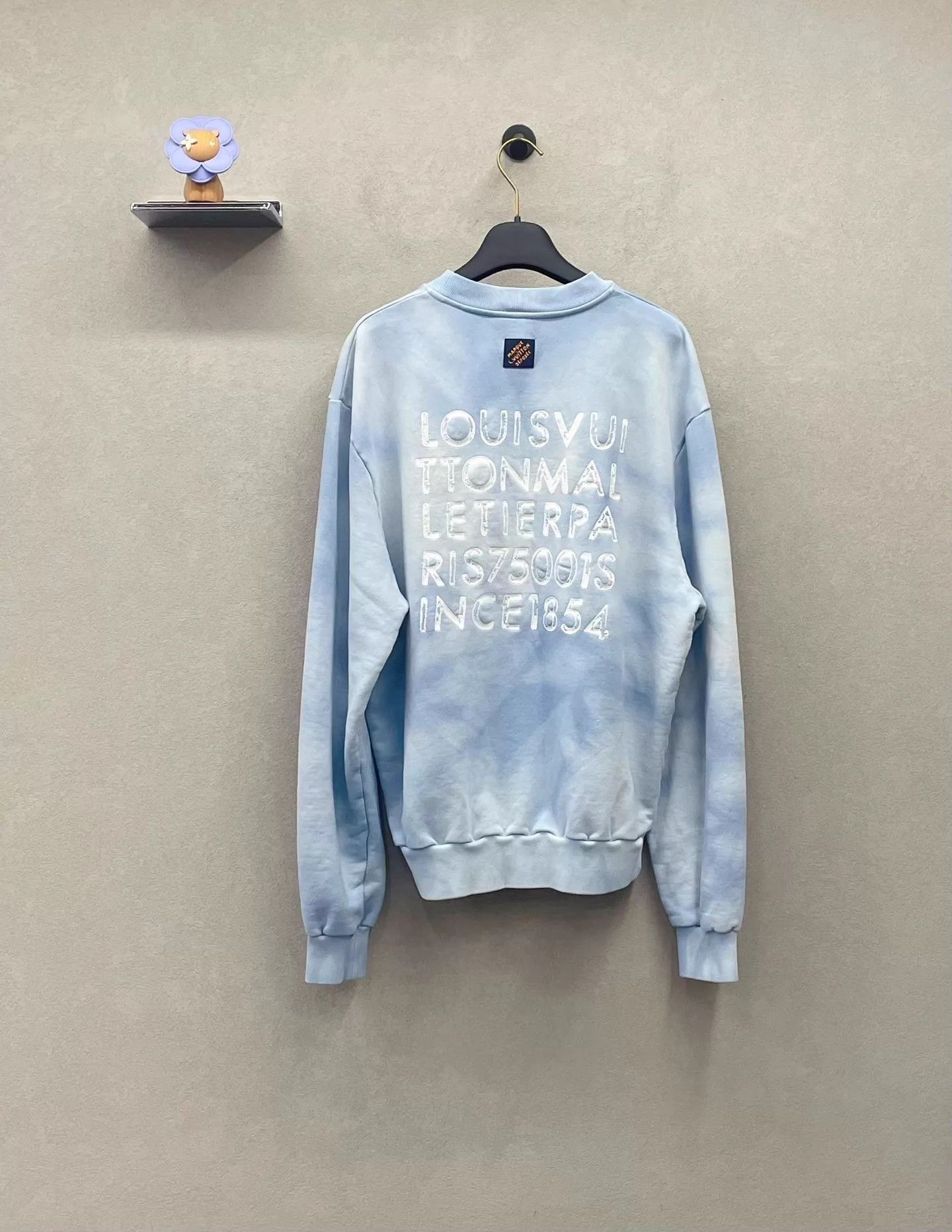 Louis Vuitton LV Crew Tie-Dye Ribbed Collar Light Blue Cloud Print M Size US M / EU 48-50 / 2 - 2 Thumbnail
