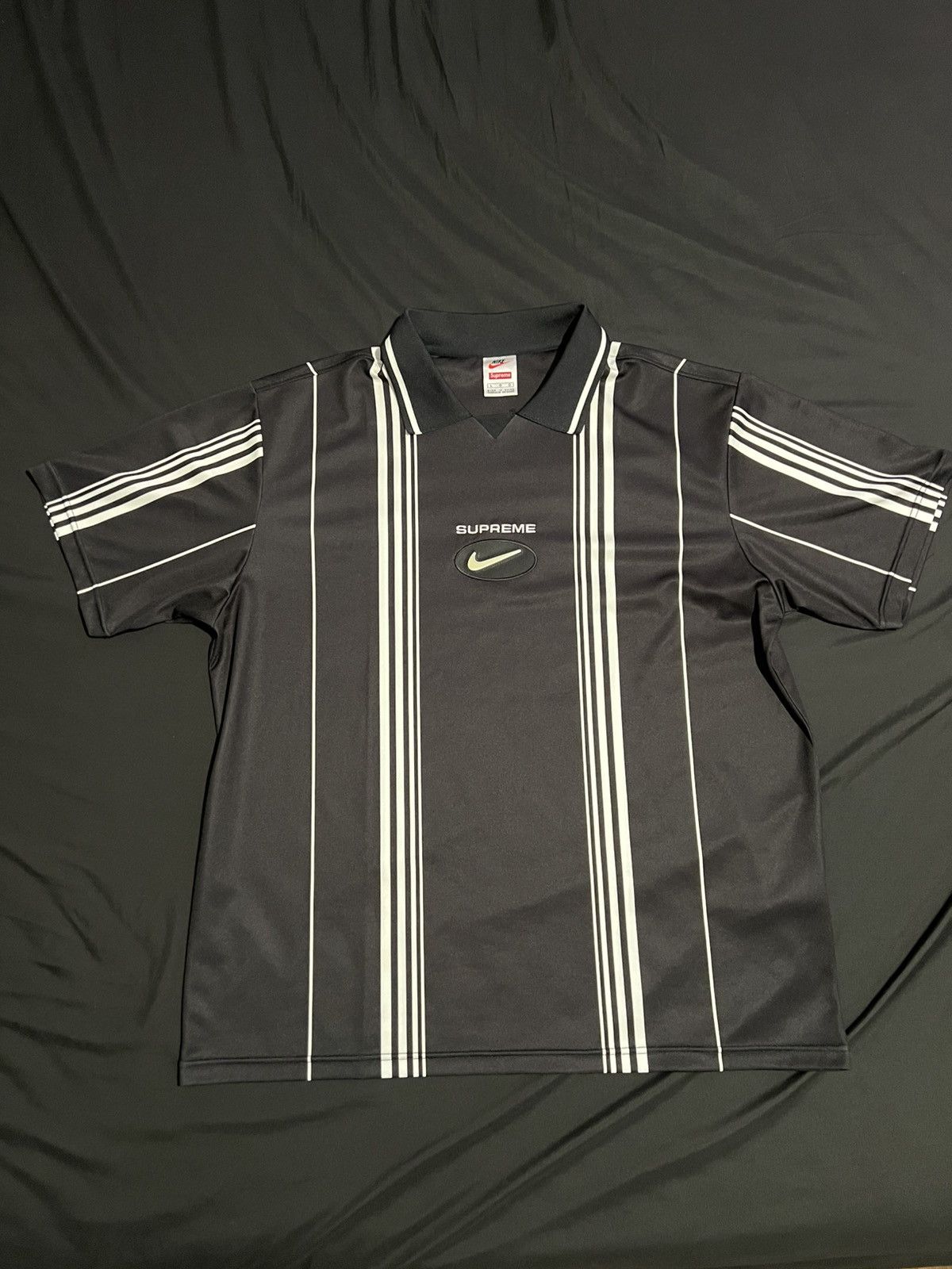 ウェア Supreme Nike Jewel Stripe Soccer Jersey Supreme Nike Jewel Stripe Soccer Jersey Black Men's - FW20 - US