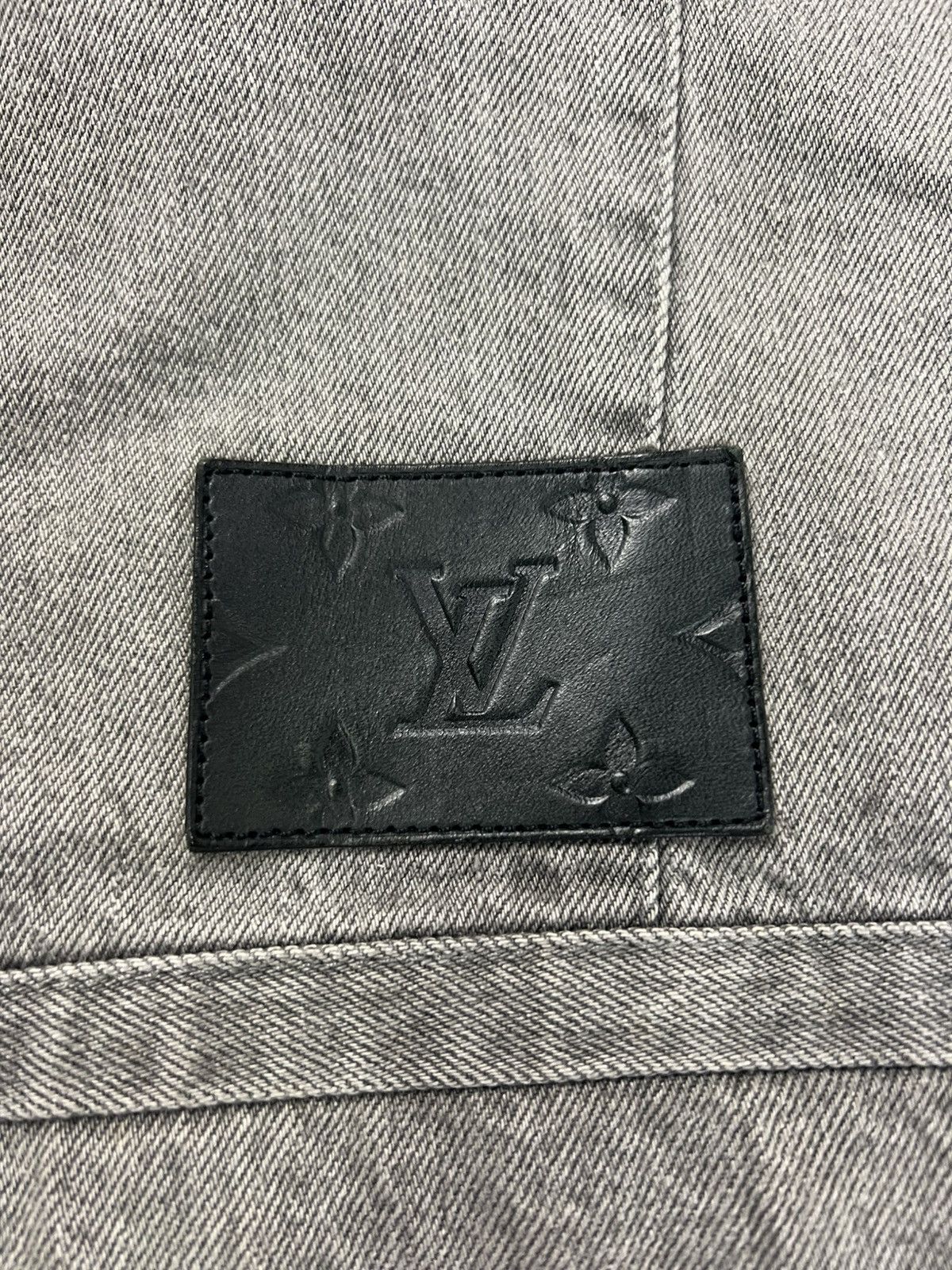 Louis Vuitton LOUIS VUITTON AW19 DENIM JEANS GREY JACKET SZ:50 Size US L / EU 52-54 / 3 - 3 Thumbnail