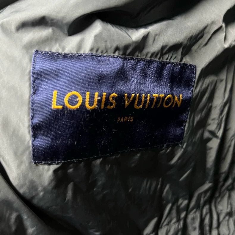 Louis Vuitton Louis Vuitton Grey solid lightweight quilted tunic jacket Size US M / EU 48-50 / 2 - 4 Thumbnail