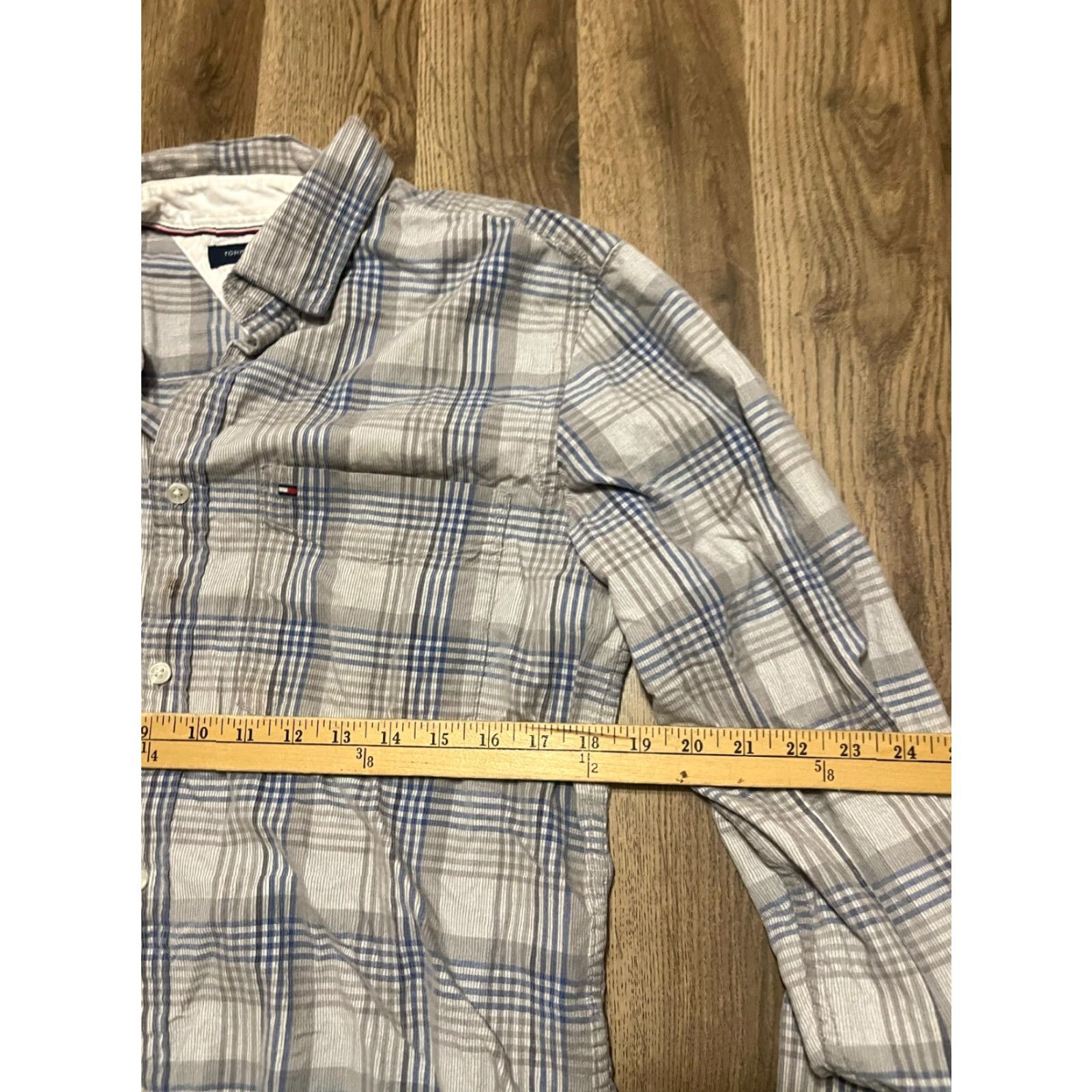 Tommy Hilfiger **Tommy Hilfiger Men's Large Plaid Gray Blue Button-Up Shirt** User: Tommy Hilfiger Men's Large Plaid Gray Blue Button-Up Shirt Size US L / EU 52-54 / 3 - 5 Thumbnail
