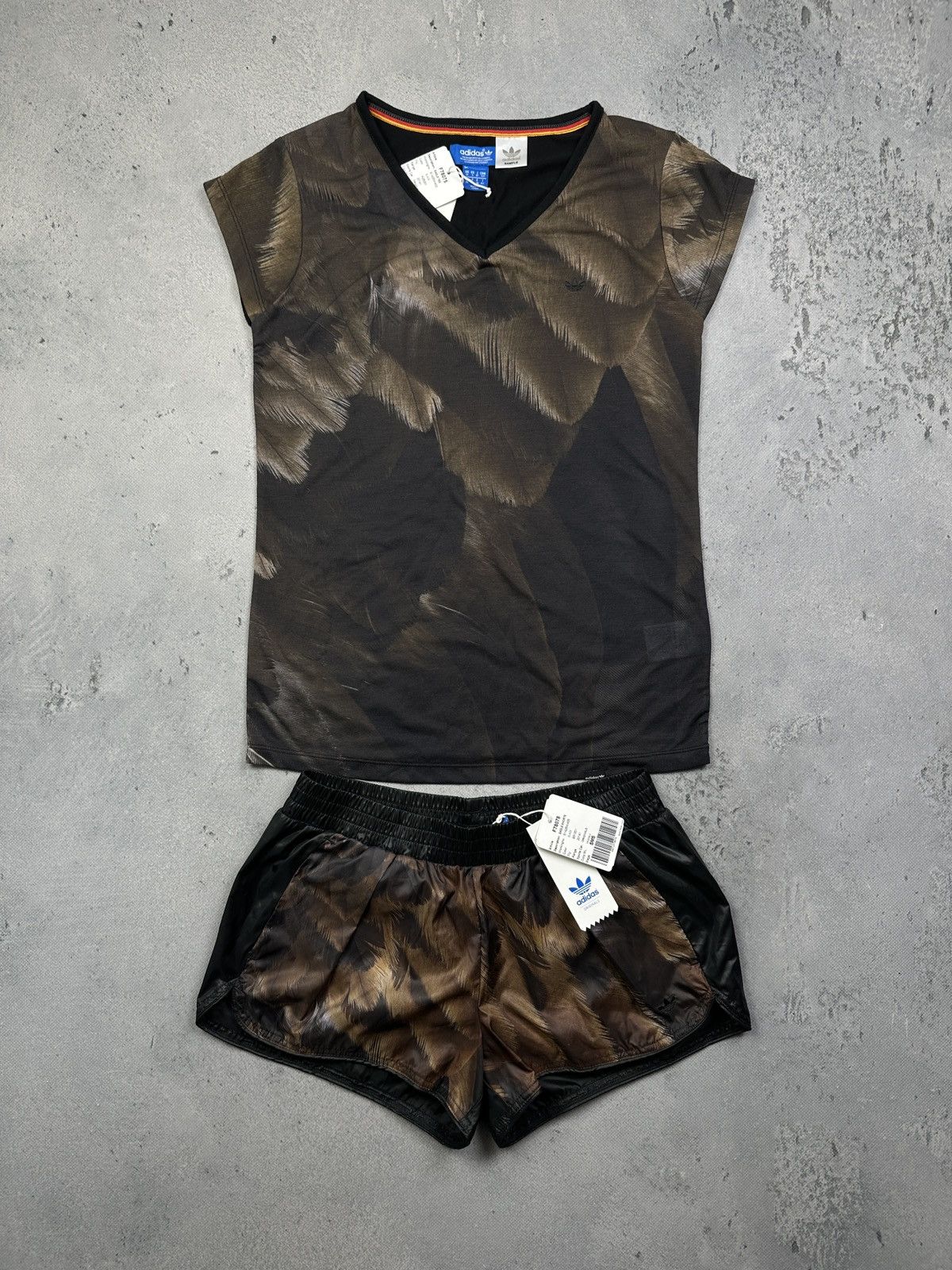 Adidas Adidas Originals Eagle Print Sample Tee & Shorts Set Rare Size 28" / US 6 / IT 42 - 1 Thumbnail