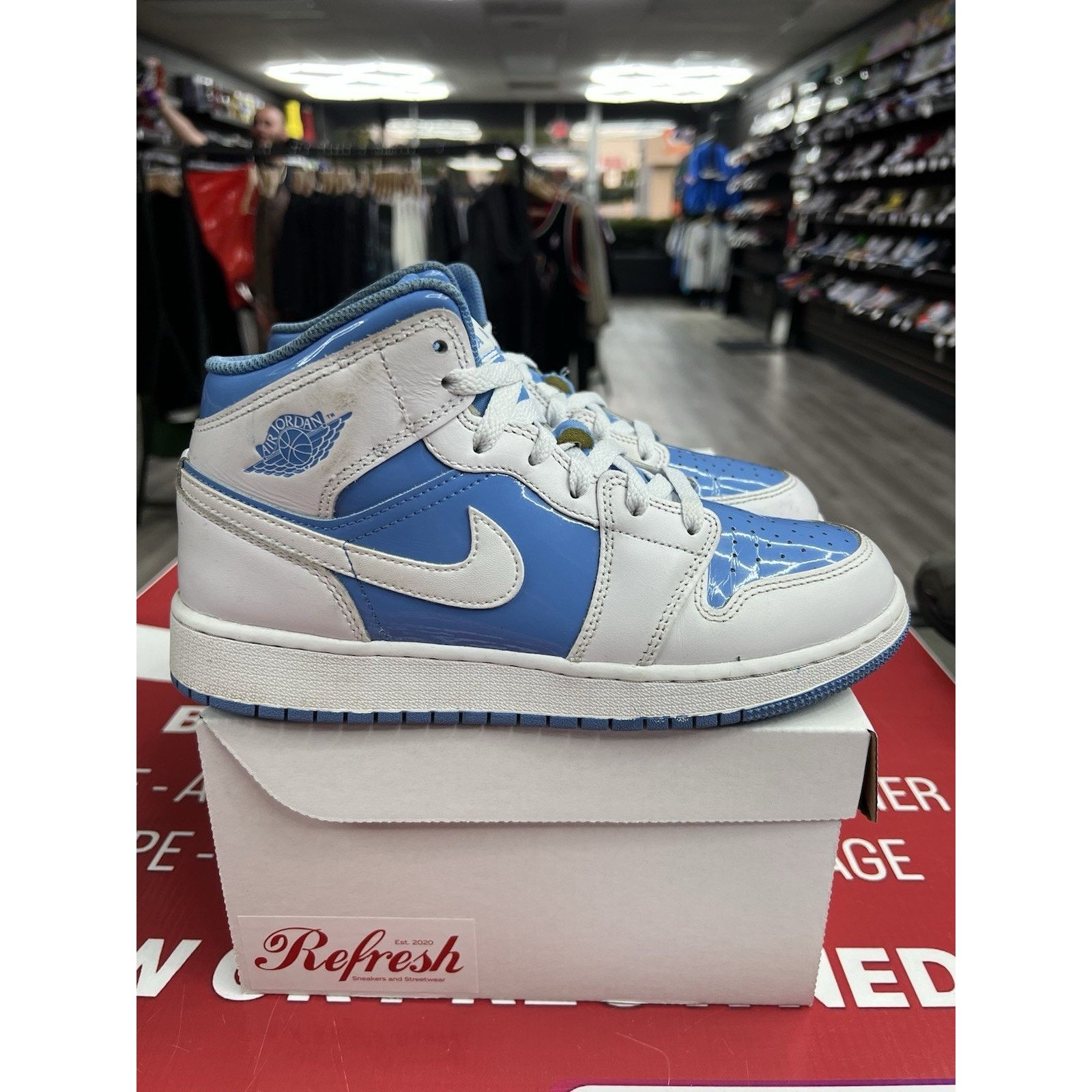 Jordan Brand Air Jordan 1 Mid Legend Blue (GS) Size 6.5Y (FZ3933-114) Size US 6.5 / EU 39-40 - 1 Thumbnail