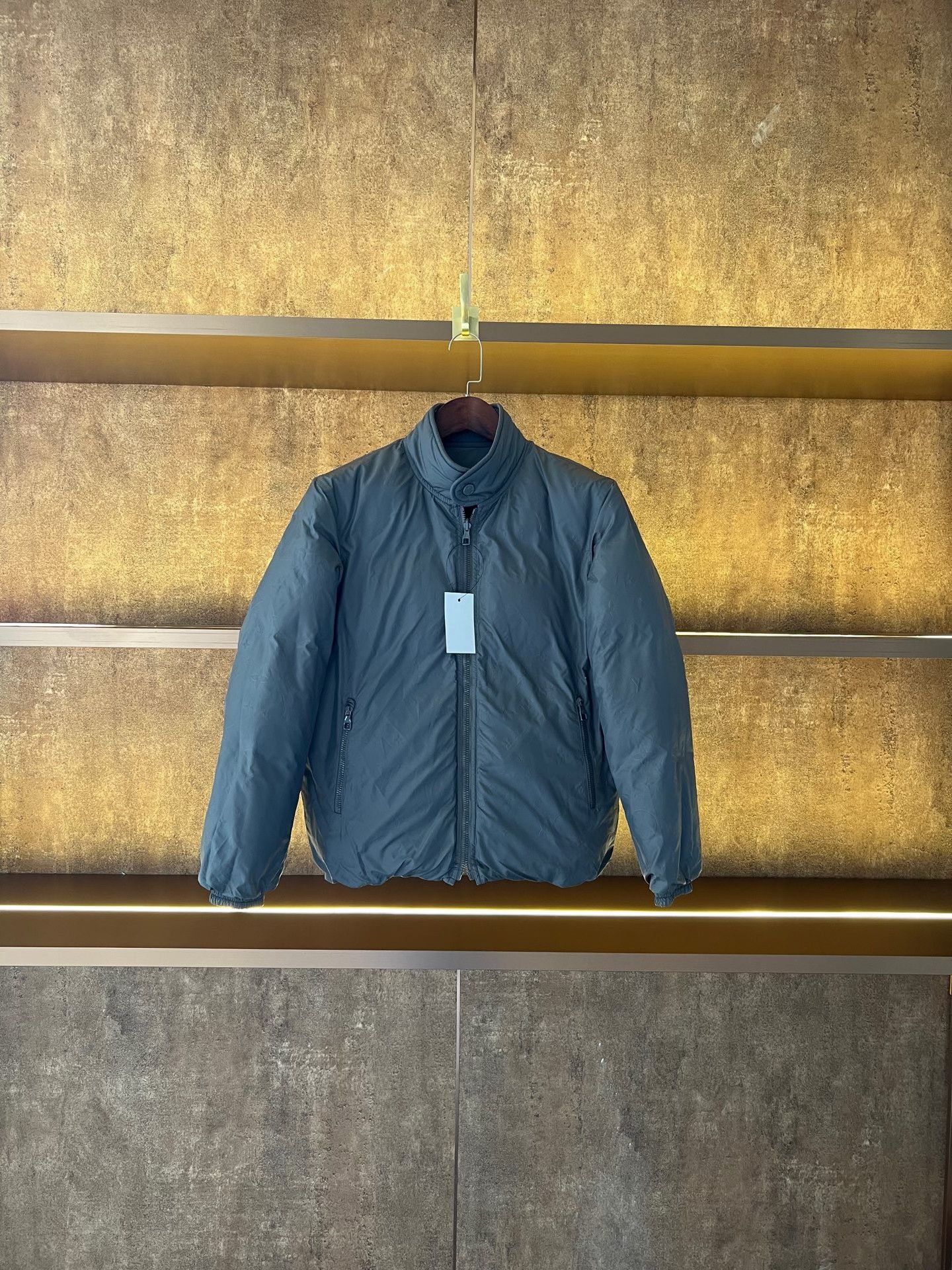 Louis Vuitton Louis Vuitton Embossed Logo Padded Coat Size US S / EU 44-46 / 1 - 1 Thumbnail
