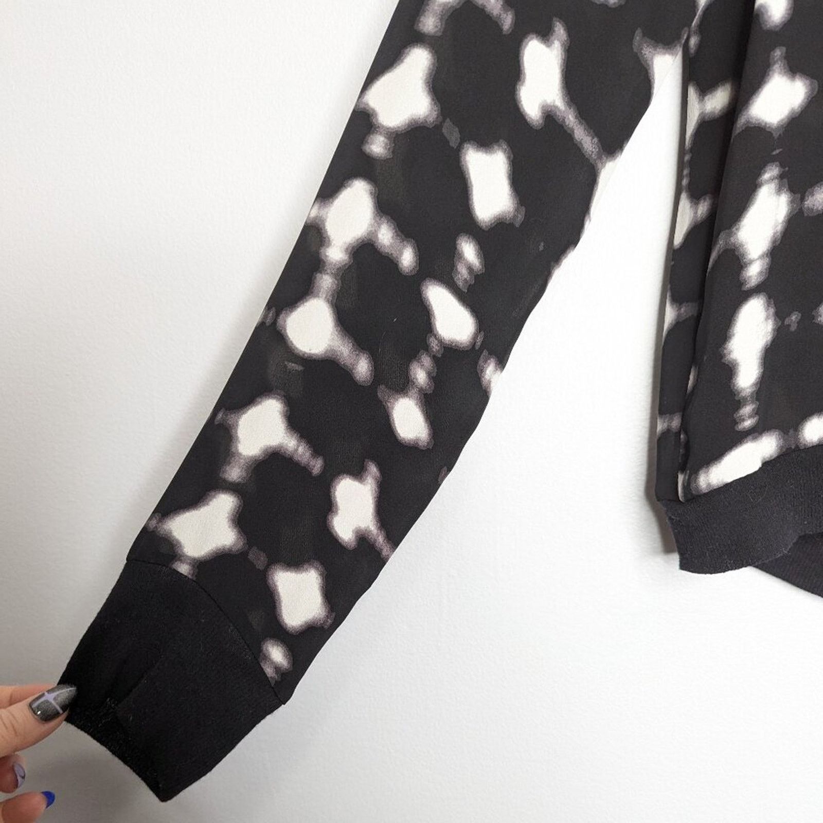 A.L.C. ALC Black White Tie Dyed Long Sleeve Silk Top Zip Neck XS Size XS / US 0-2 / IT 36-38 - 6 Thumbnail