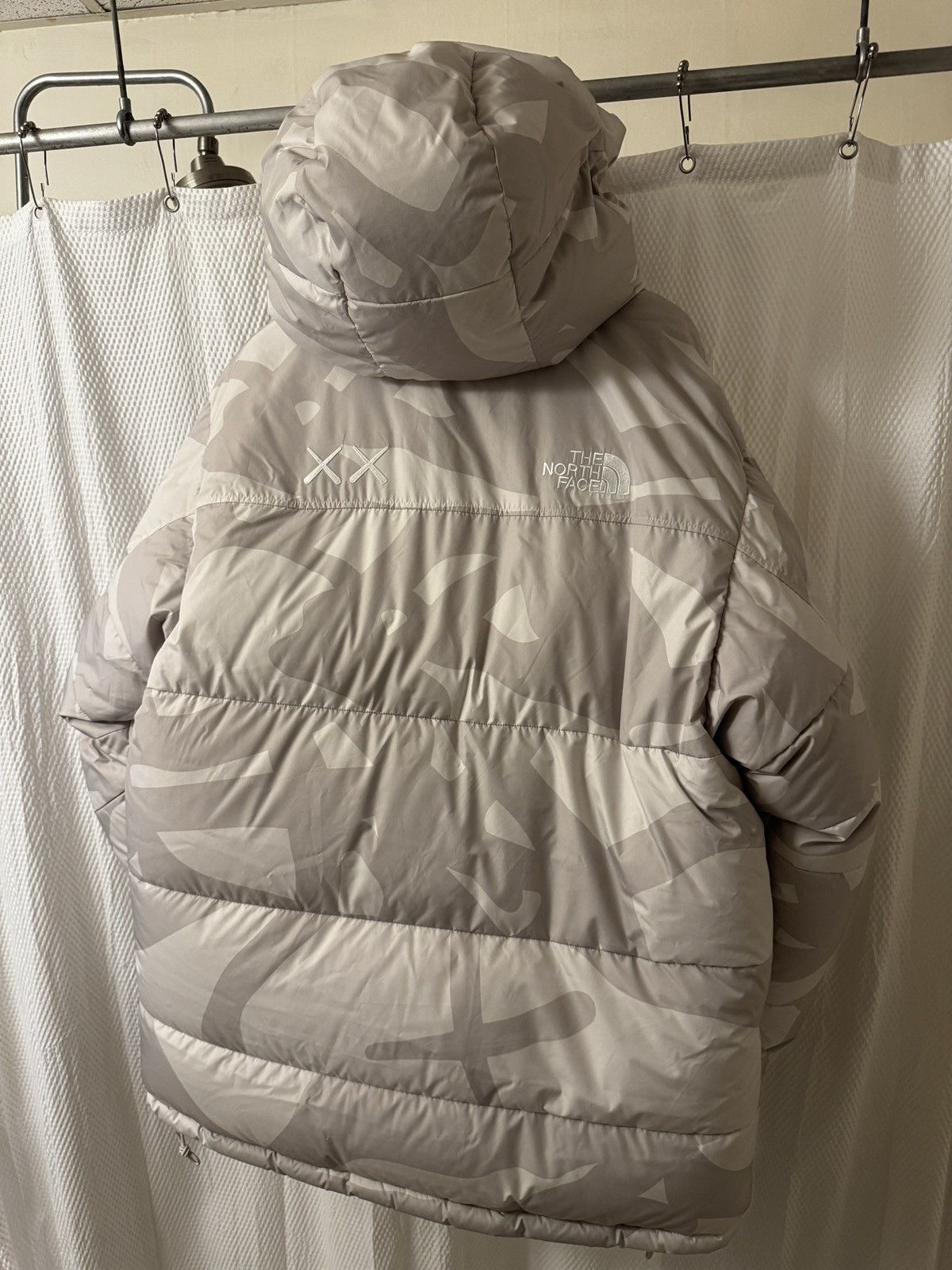 Kaws × The North Face The North Face x Kaws Retro Himalayan Parka sz L Size US L / EU 52-54 / 3 - 8 Thumbnail
