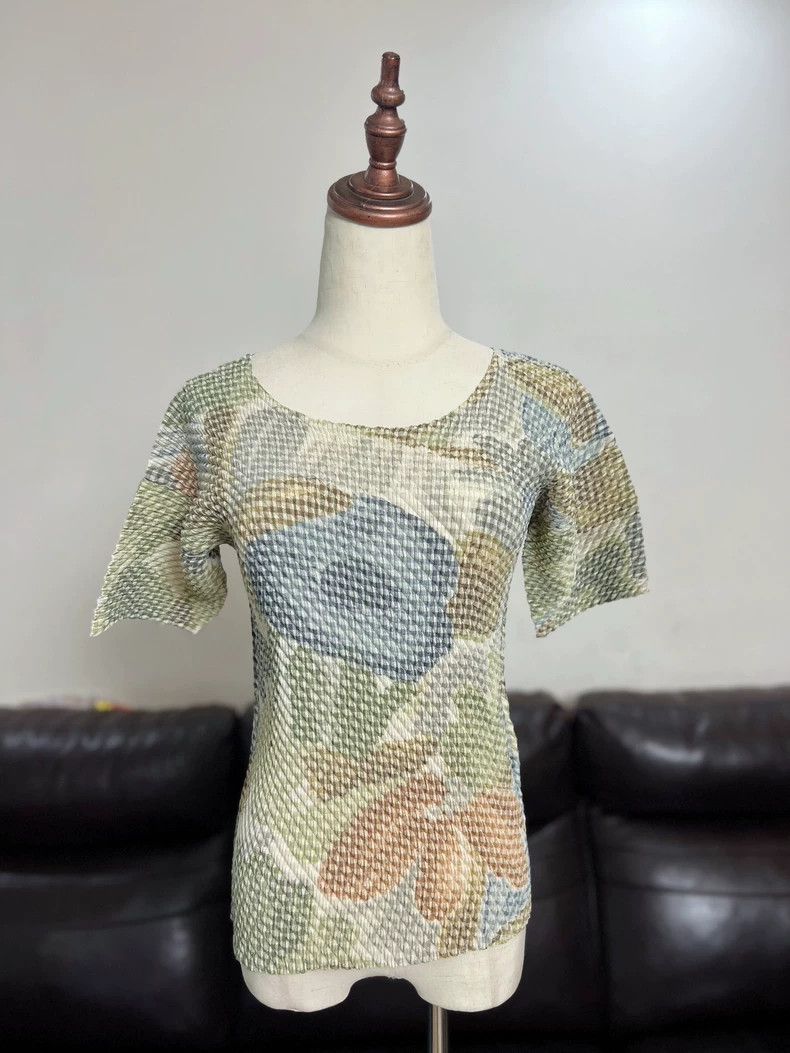 Issey Miyake issey miyake Oil painting pleated short sleeves 2506-Nextar Size L / US 10 / IT 46 - 1 Thumbnail