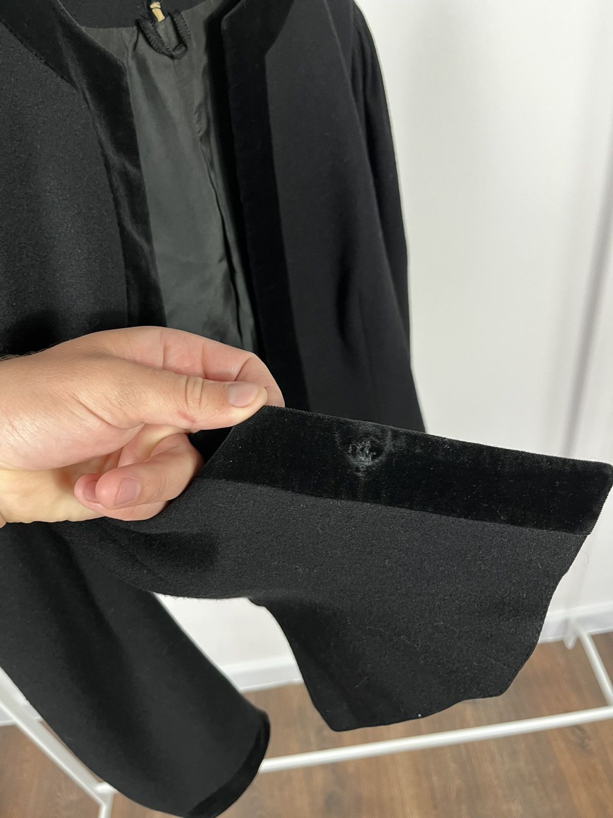 Vintage Vintage Black Cropped Wool Jacket with Velvet Trim Size XS / US 0-2 / IT 36-38 - 8 Thumbnail