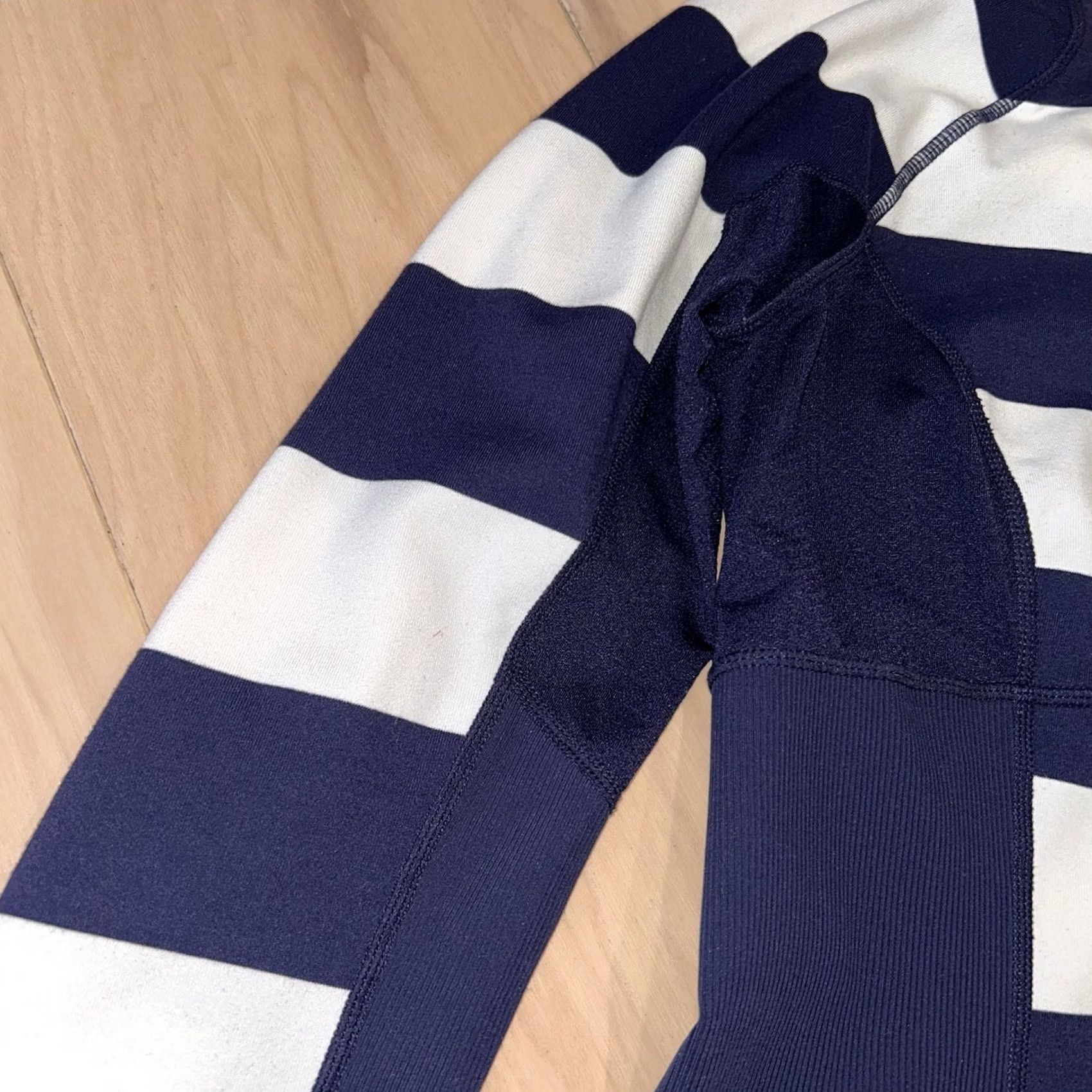 Lululemon Lululemon Run Switch Back 1/2 Zip Striped Pullover Women’s 6 Jacket Blue / White Athleisure, Workout, Casual Womens Size M / US 6-8 / IT 42-44 - 3 Thumbnail