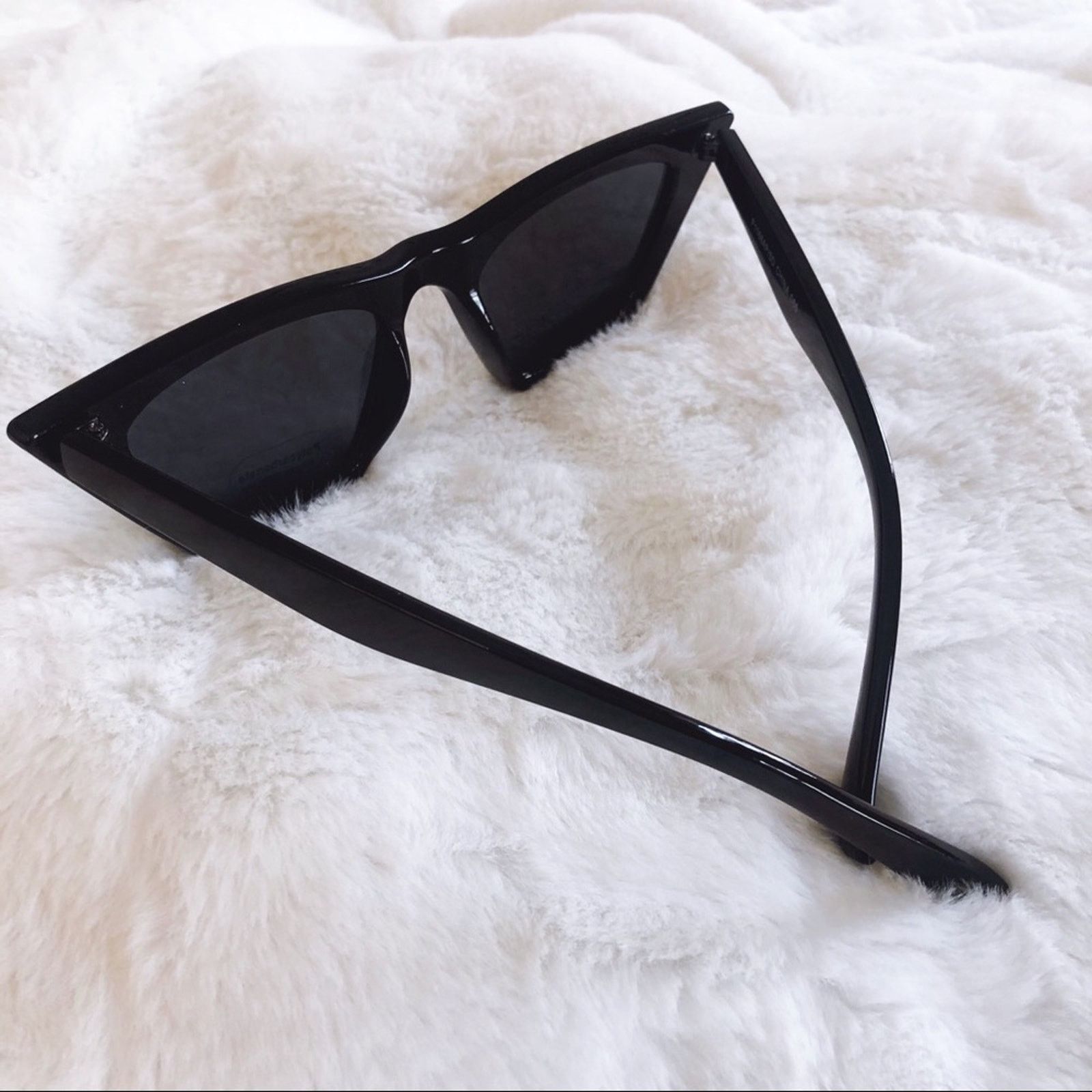 Other Kendra Black Full Rim Pointed Fashion Sunglasses Size ONE SIZE - 7 Thumbnail