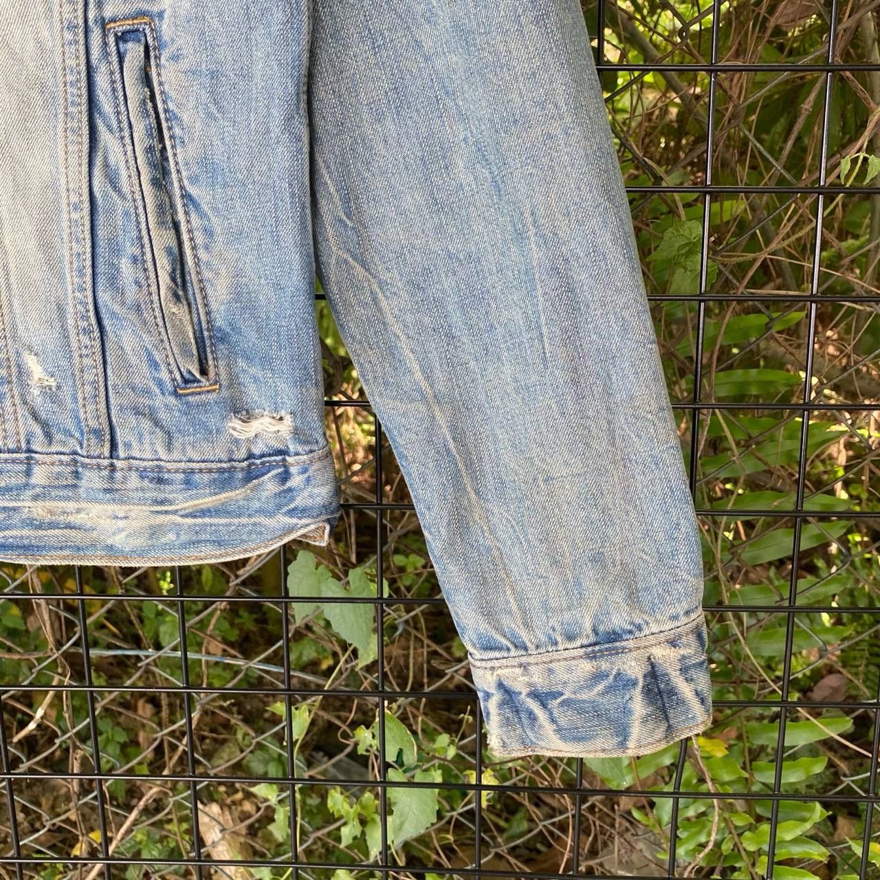 American Eagle Outfitters Vtg Type 3 Light Washed Distressed Denim Jacket Size US M / EU 48-50 / 2 - 5 Thumbnail