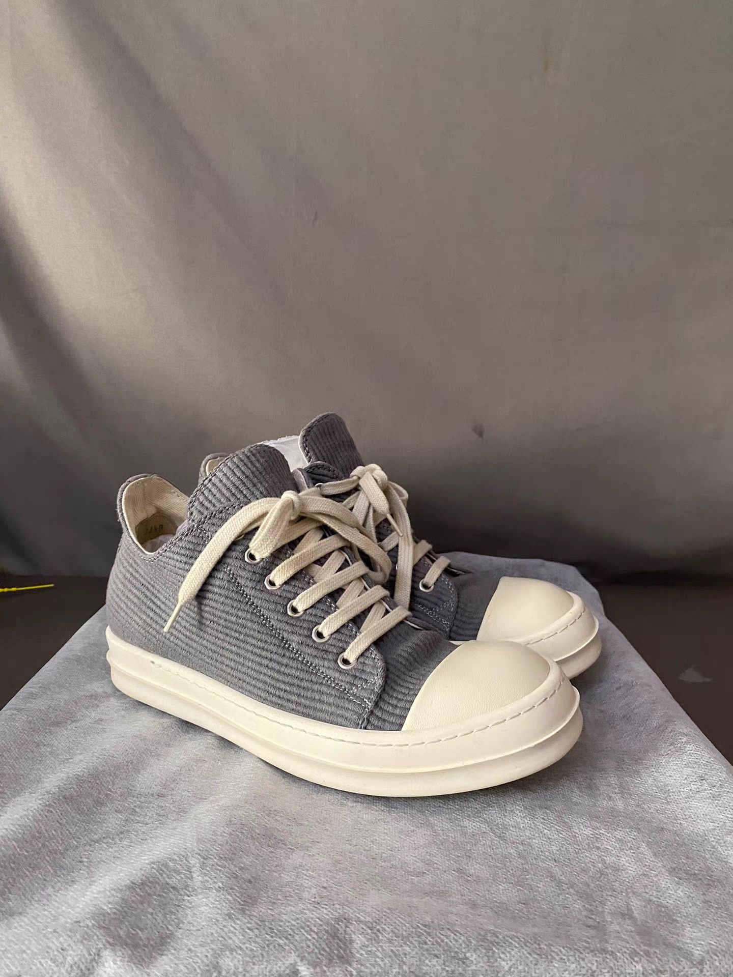Rick Owens Rick Owens grey corduroy sneakers Size US 8.5 / IT 38.5 - 2 Thumbnail