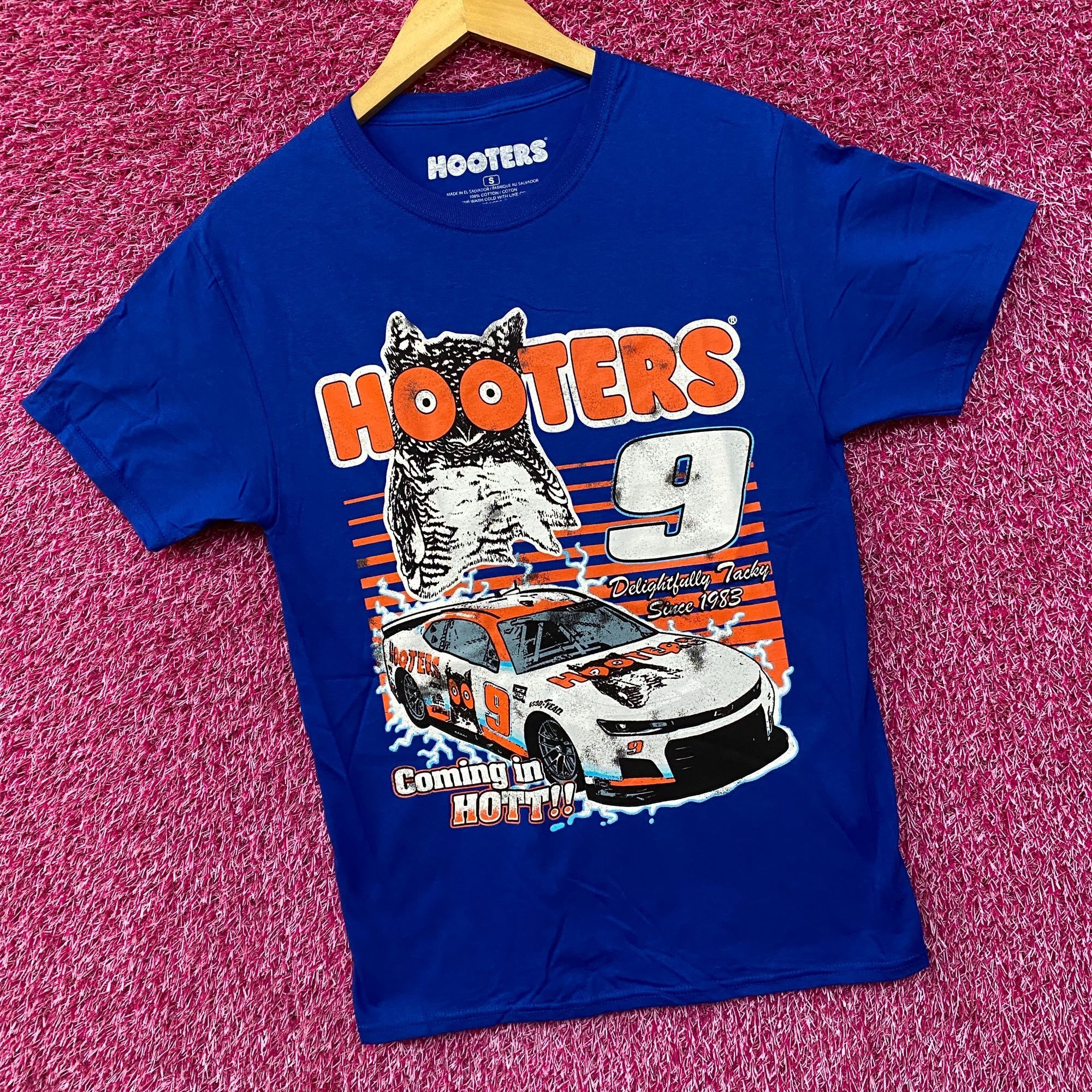 Other Hooters Coming In Hot Delightfully Tacky Since 1983 T-Shirt Size US S / EU 44-46 / 1 - 3 Thumbnail