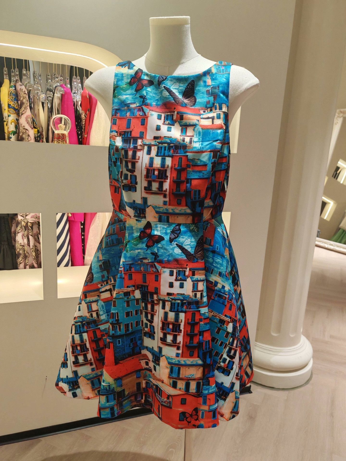 Alice + Olivia alice + olivia Butterfly Town Print Dress Size M / US 6-8 / IT 42-44 - 1 Thumbnail