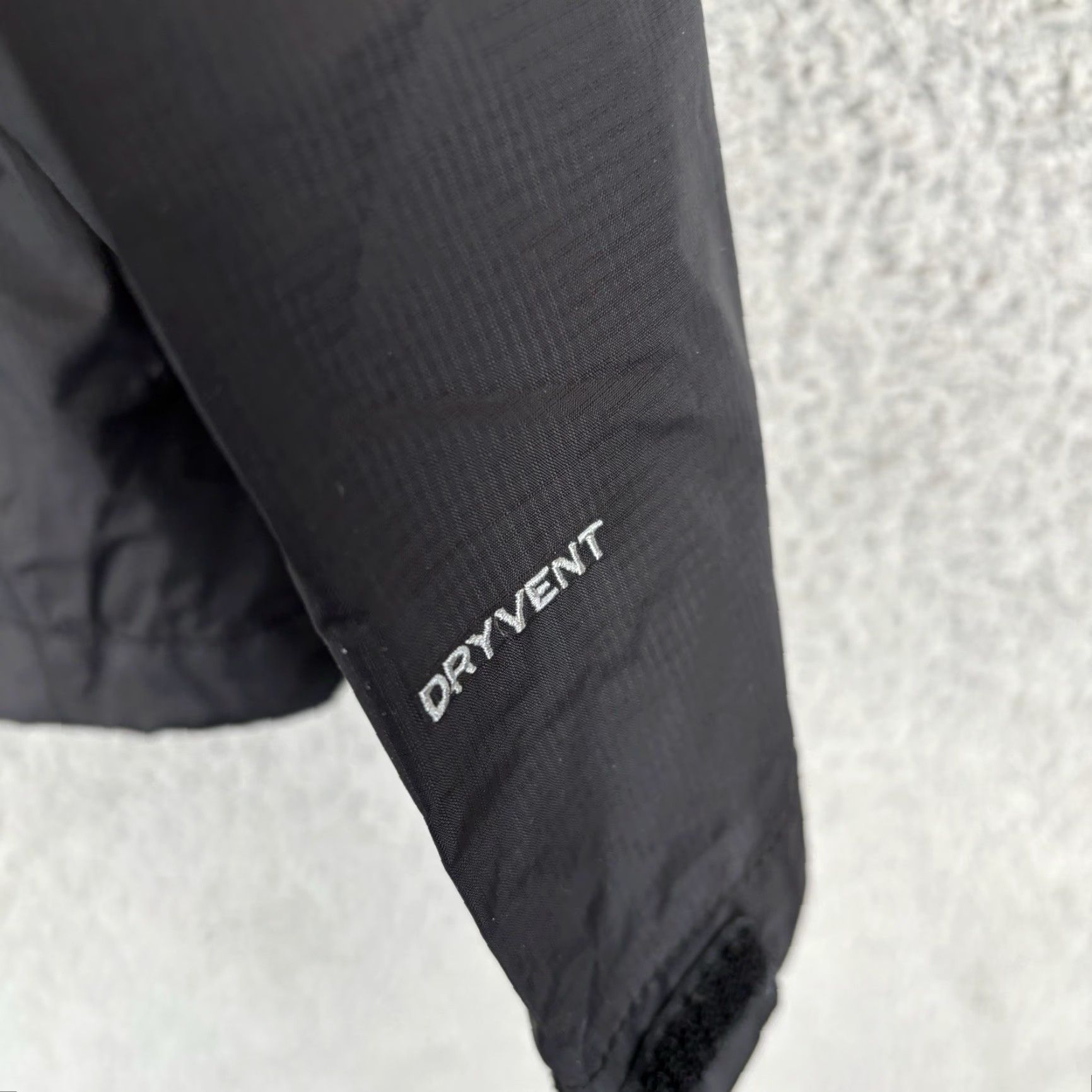 The North Face VINTAGE: The North Face Rain Coat Jacket Womens M Black Waterproof Lightweight Packable Hooded Logo Size M / US 6-8 / IT 42-44 - 5 Thumbnail