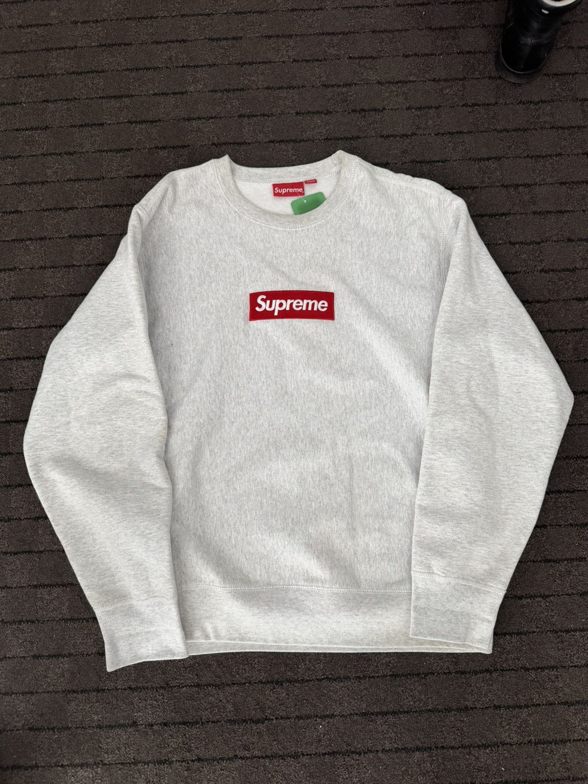 Supreme supreme gray box logo sweatshirt Size US L / EU 52-54 / 3 - 1 Thumbnail