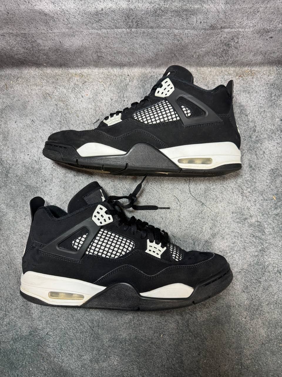 Jordan Brand Size 11.5 | Jordan 4 White Thunder No Box | Pre-Owned Size US 11.5 / EU 44-45 - 7 Thumbnail
