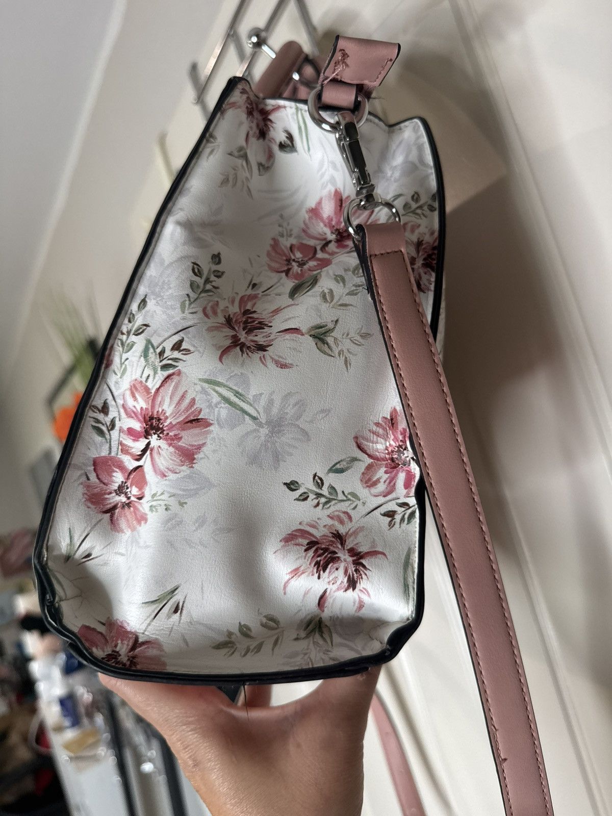 Nine West NINE WEST🌸 Pink & White Floral Crossbody and Handle Bag Size ONE SIZE - 5 Thumbnail