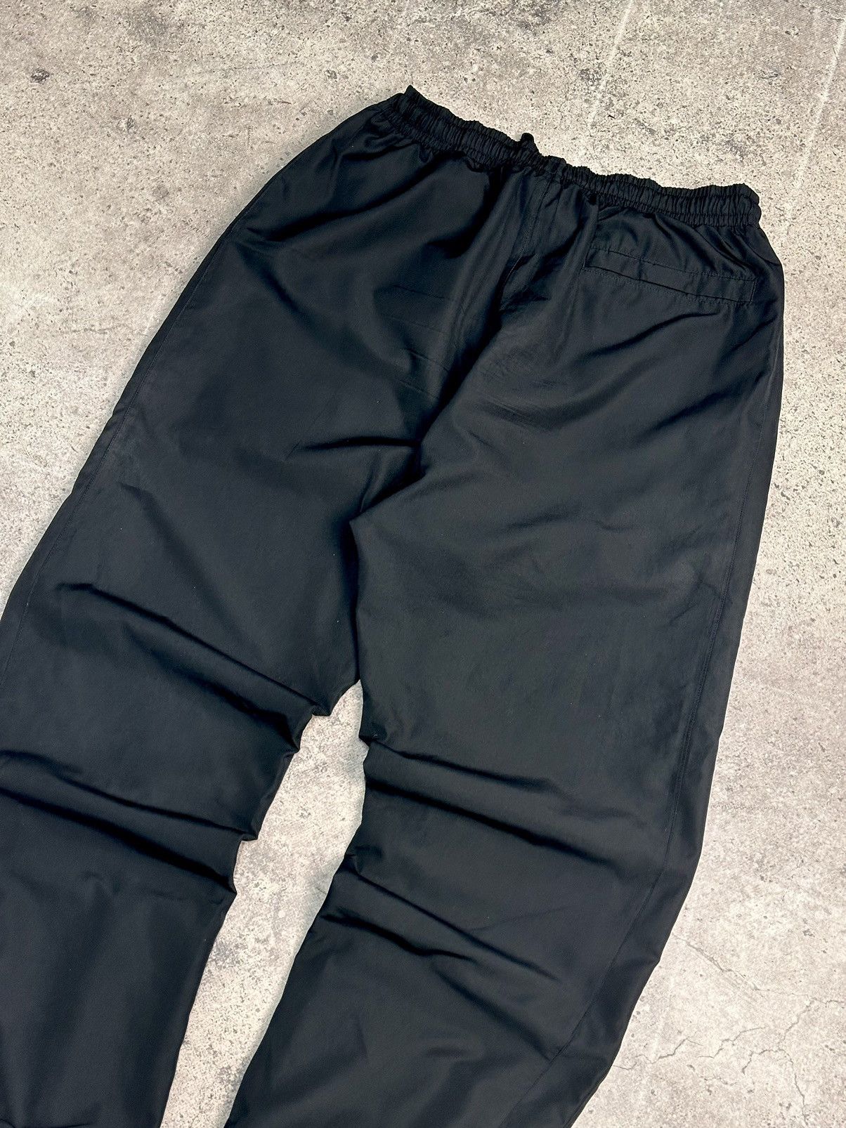 Nike Nike swoosh joggers black track pants y2k hype streetwear Size US 32 / EU 48 - 12 Thumbnail