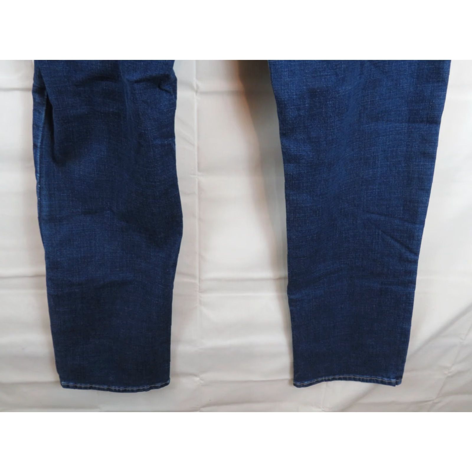 Wrangler NWT Wrangler Jeans Women Straight Leg 19X34 Blue Denim Pants NWT Wrangler Jeans Women Straight Leg 19X34 Blue denim pants Size 40" / US 18 - 7 Thumbnail