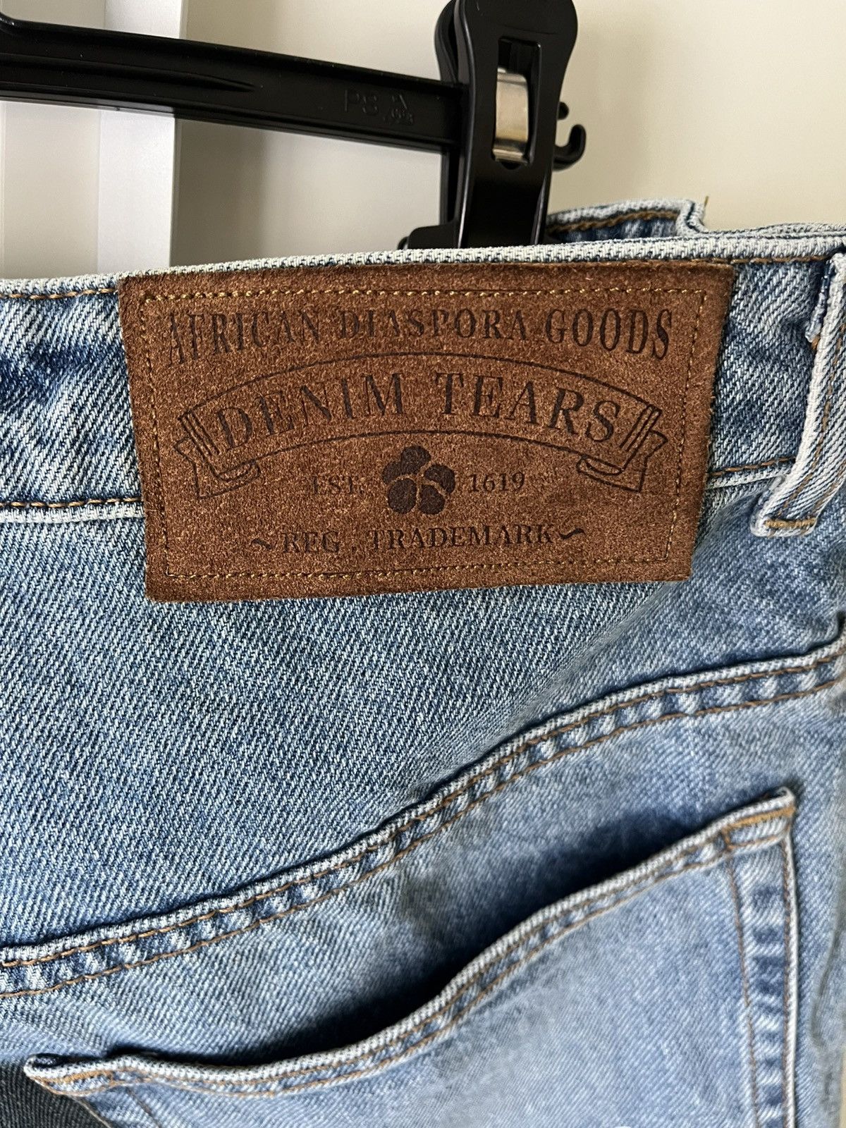 DENIM TEARS × Levi's Denim Tears x Levi’s - Cotton Wreath Shorts Light Wash Size US 32 / EU 48 - 5 Thumbnail
