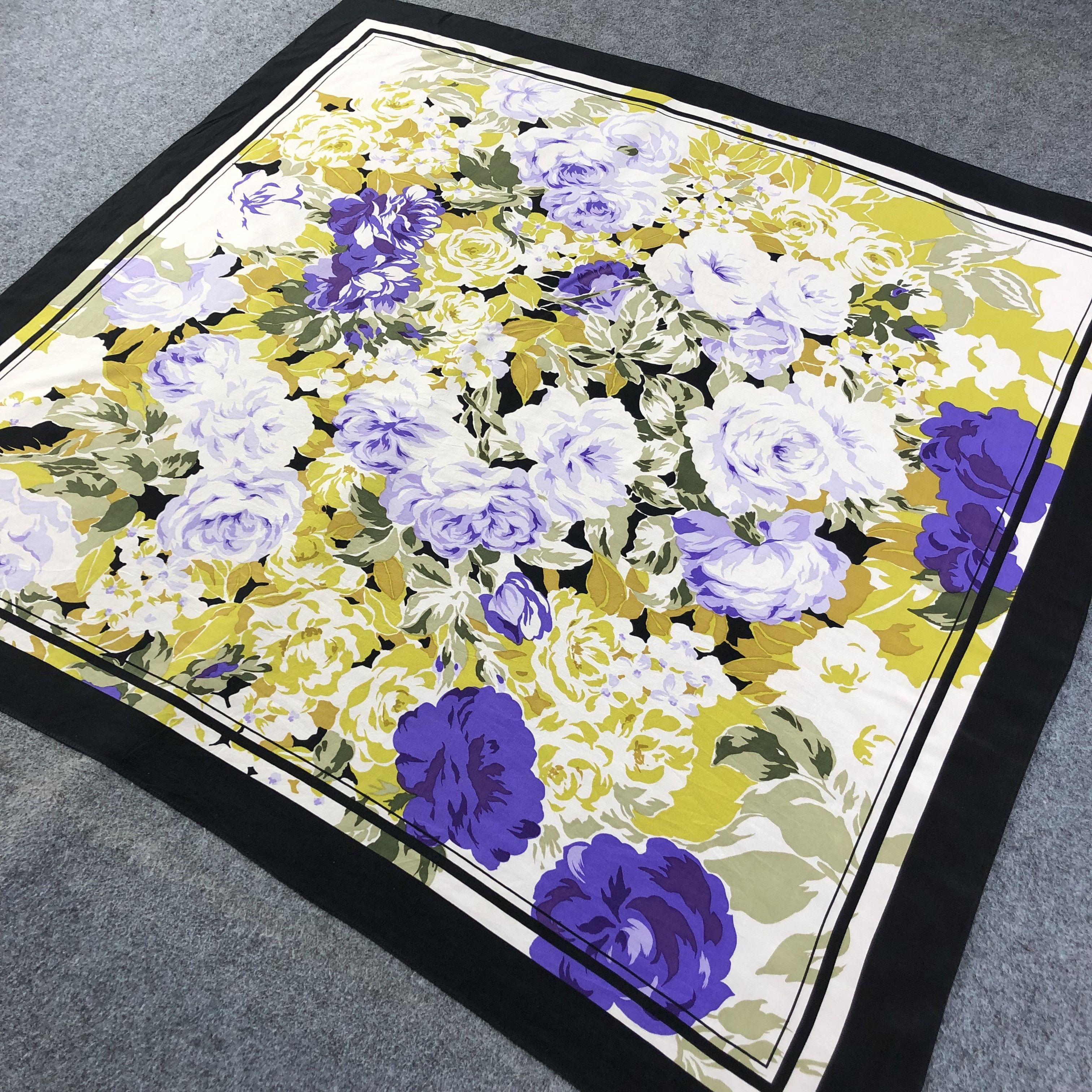 Vintage Luxury Floral Silk Scarf M741 Size ONE SIZE - 2 Thumbnail
