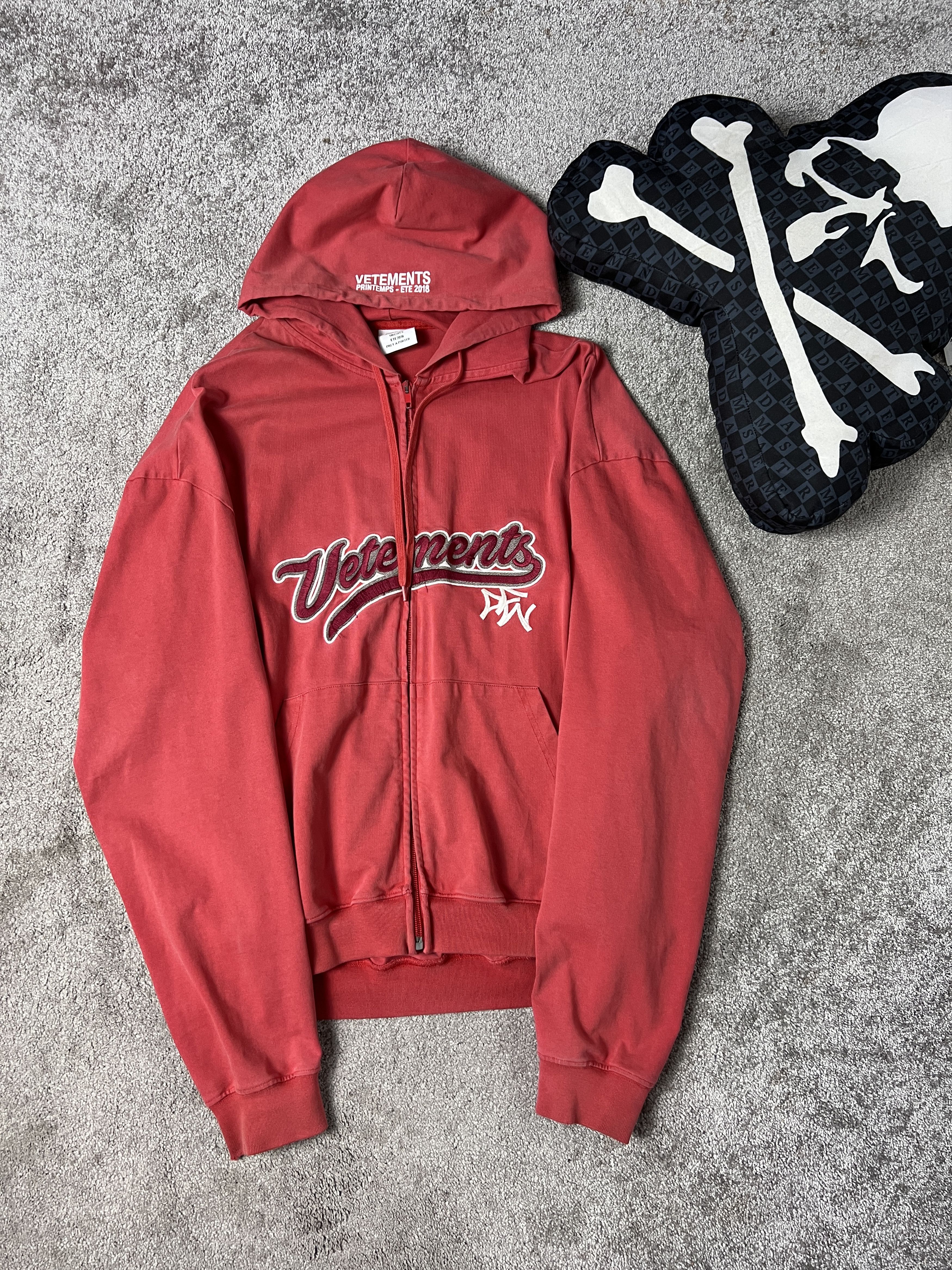 Vetements Free Hugs Zip-up Hoodie | Grailed