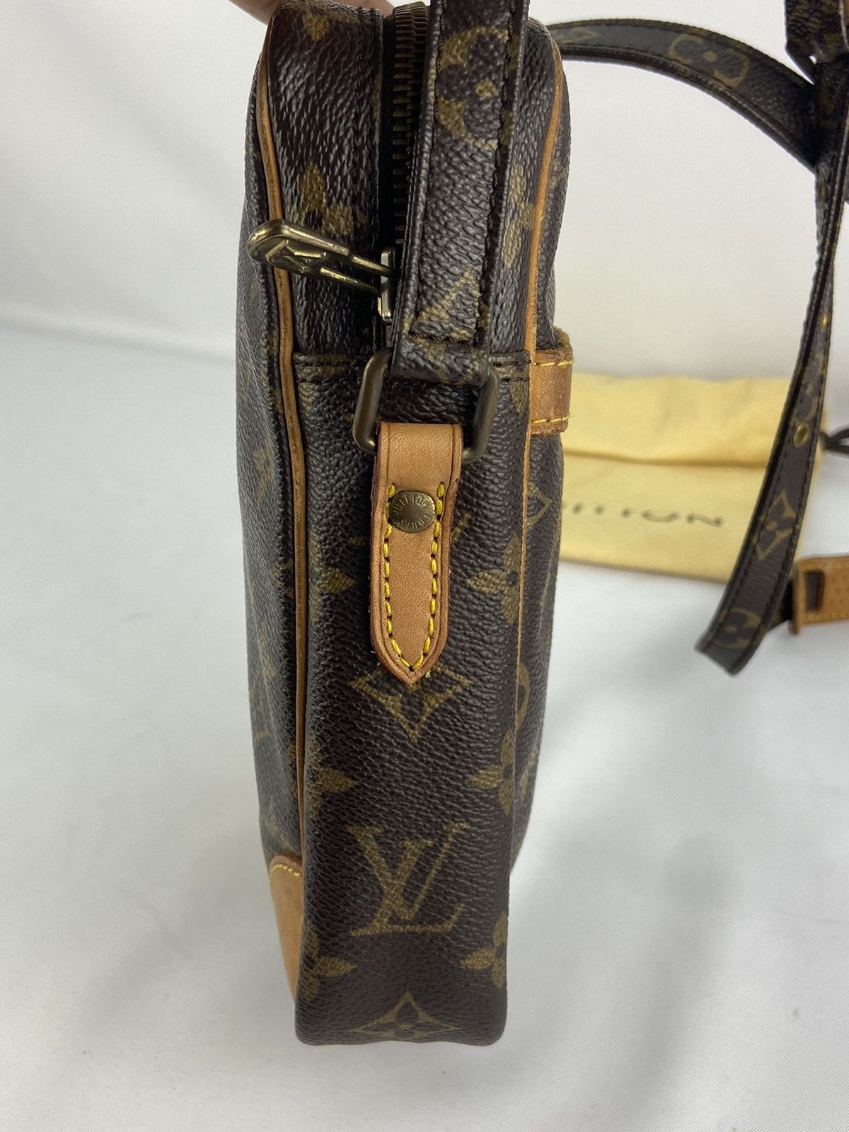 Louis Vuitton Aithentic Louis Vuitton monogram Danube crossbody Size ONE SIZE - 11 Thumbnail
