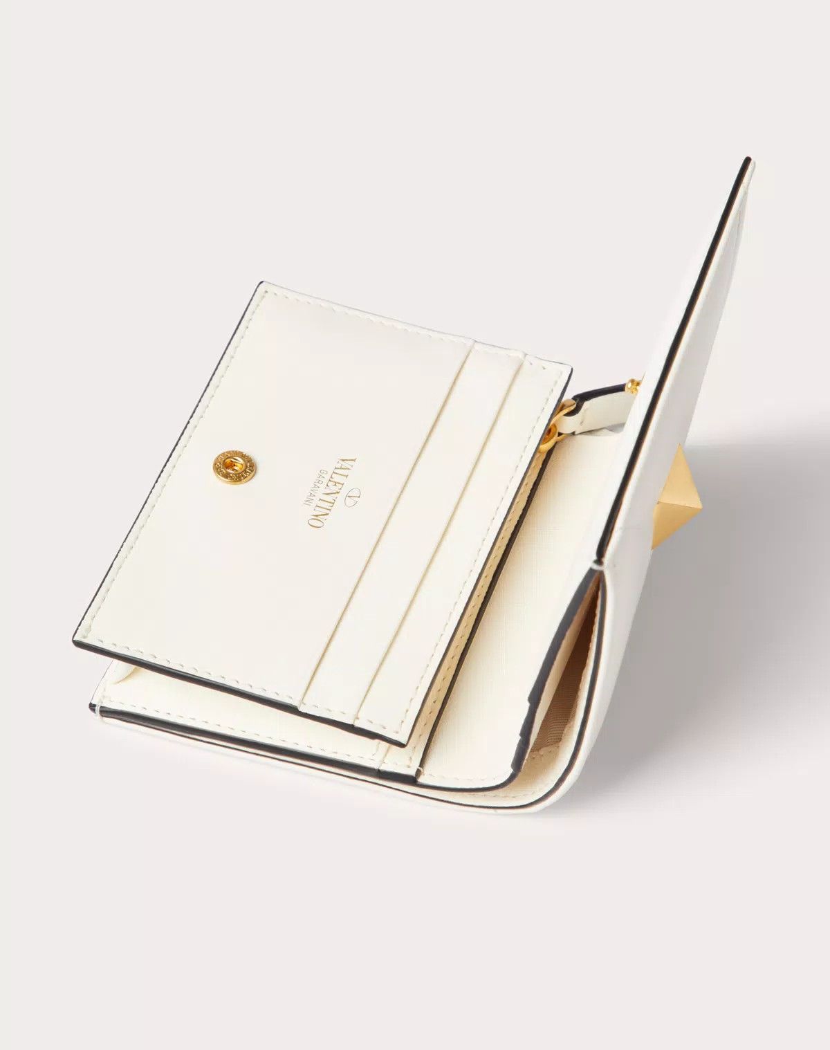Valentino o1s1wg110625 Size: OS/Roman Stud Wallet in White Size ONE SIZE - 5 Thumbnail