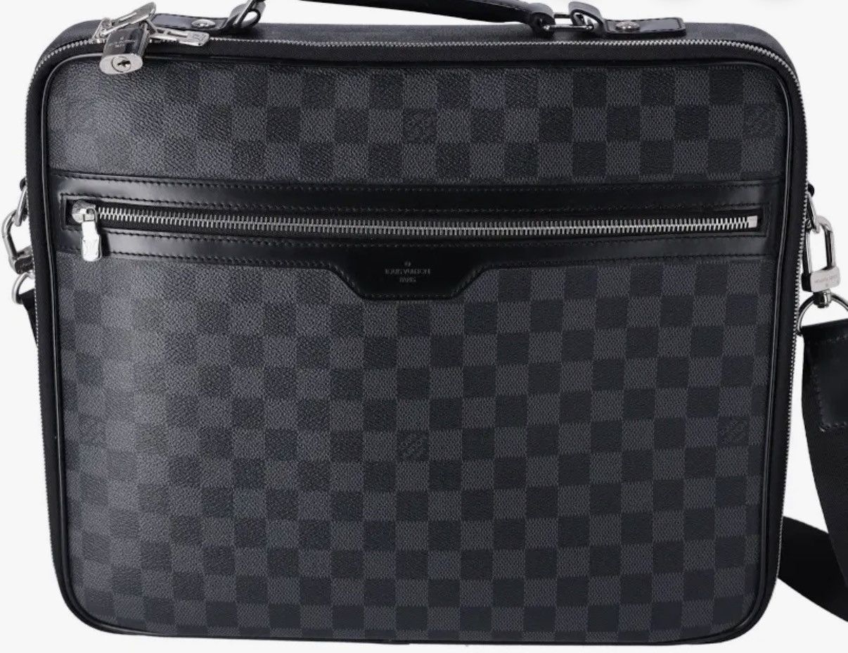 Louis Vuitton Louis Vuitton Damier Graphite Laptop Case Business Portfolio Size ONE SIZE - 1 Thumbnail