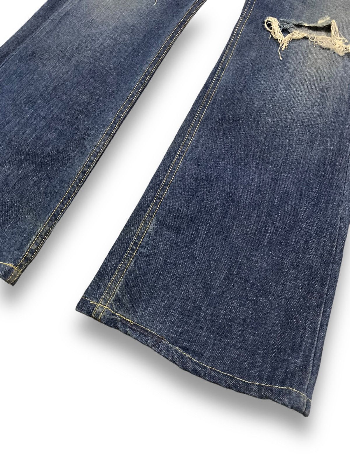 Tornado Mart Vintage Jimmy Taverniti Studded Flare Distress Grunge Jeans Size US 31 - 11 Thumbnail