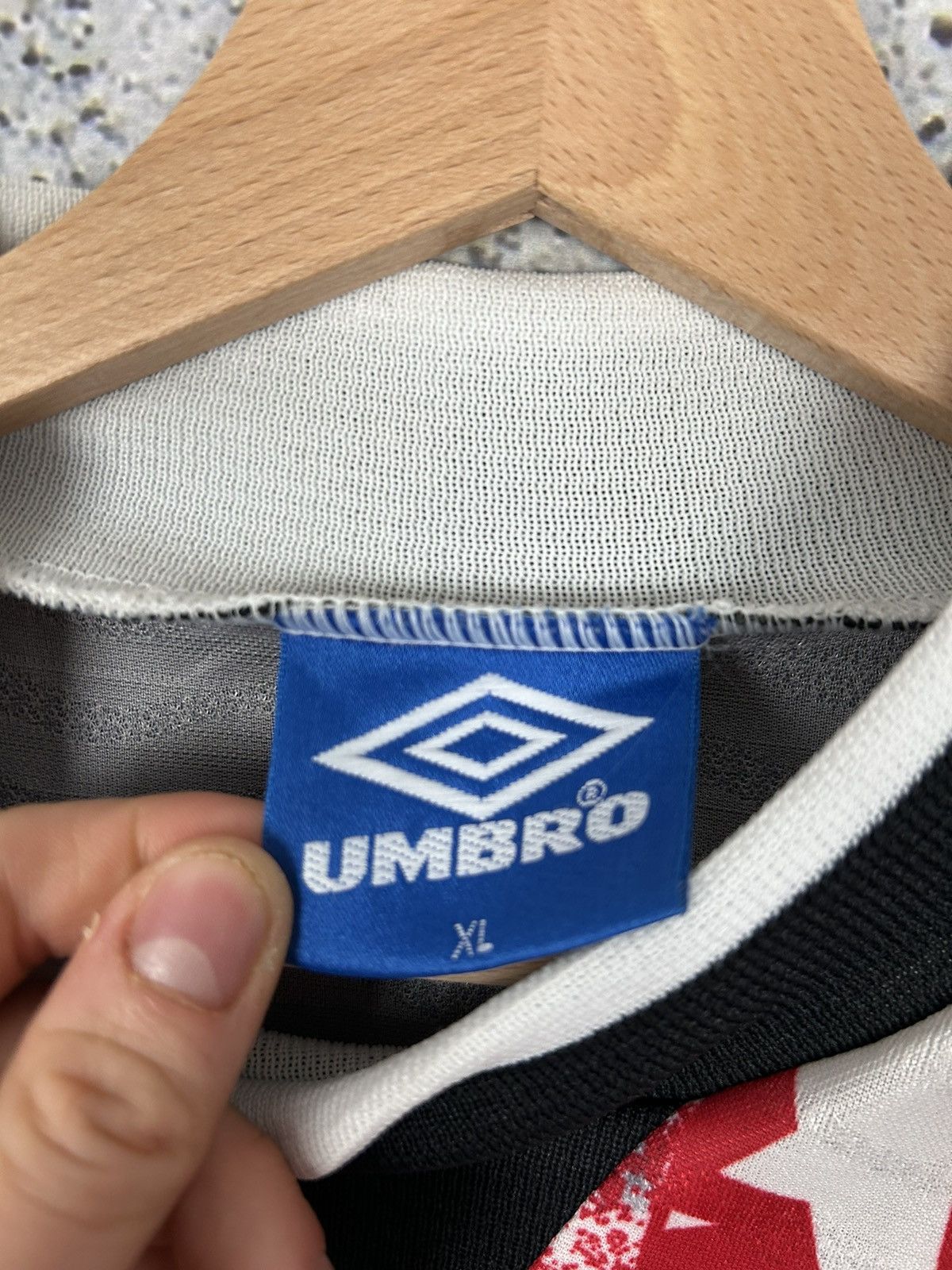 Umbro Vintage Umbro Sportswear Tee Retro 90s Football Soccer Hype Size US XL / EU 56 / 4 - 5 Thumbnail