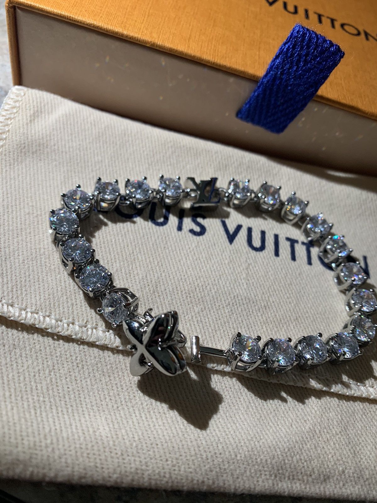 Louis Vuitton RARE Louis Vuitton Crystal chain bracelet Size ONE SIZE - 3 Thumbnail