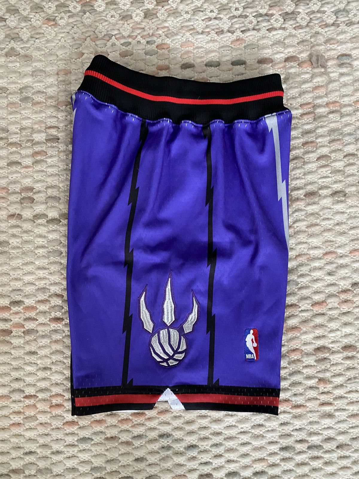 Mitchell & Ness Mitchell & Ness Toronto Raptors 1998 Authentic Shorts Size US 30 / EU 46 - 4 Thumbnail